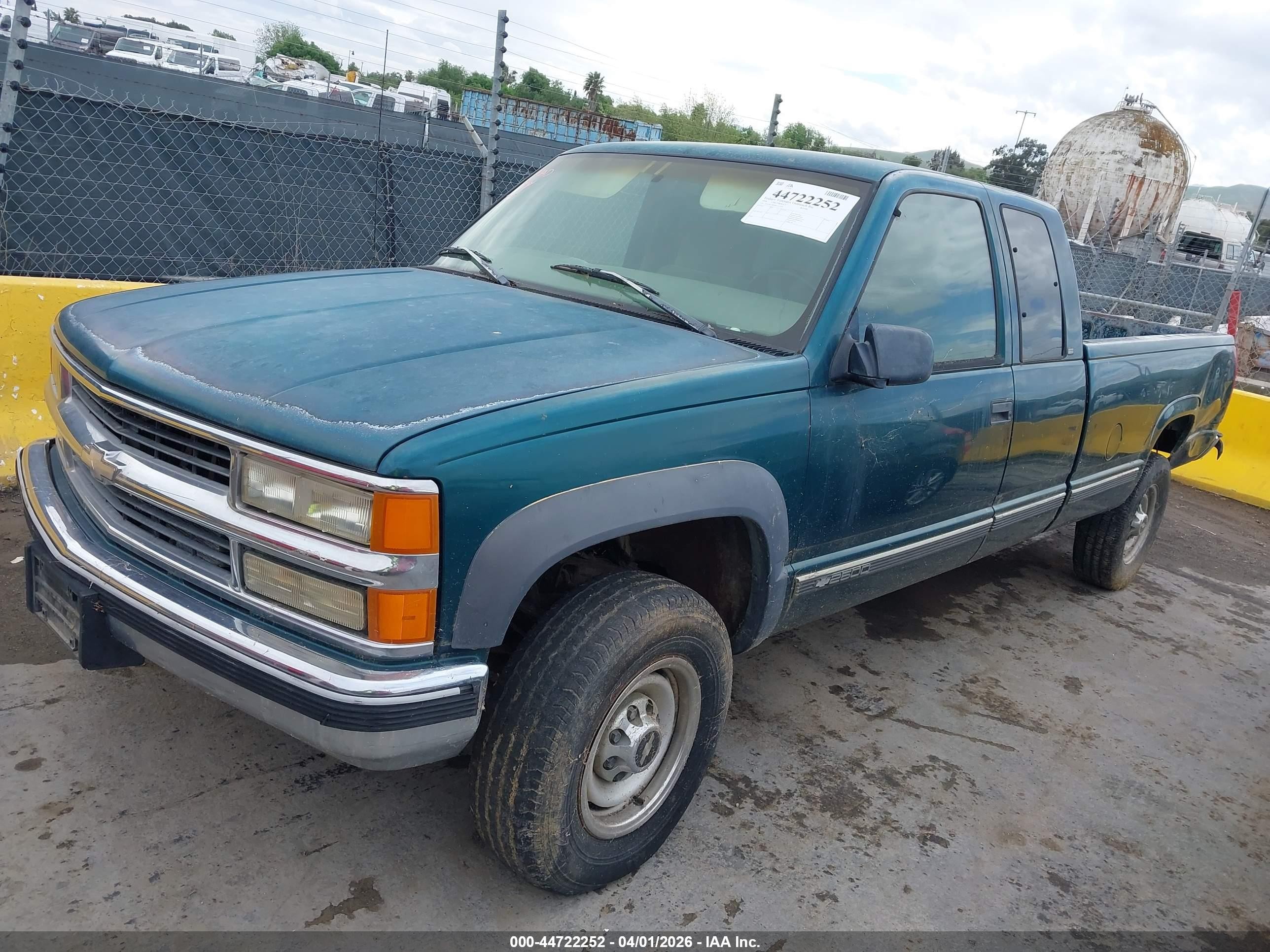 1998 Chevrolet K2500 Fleetside Green vin: 1GCGK29J1WE137539