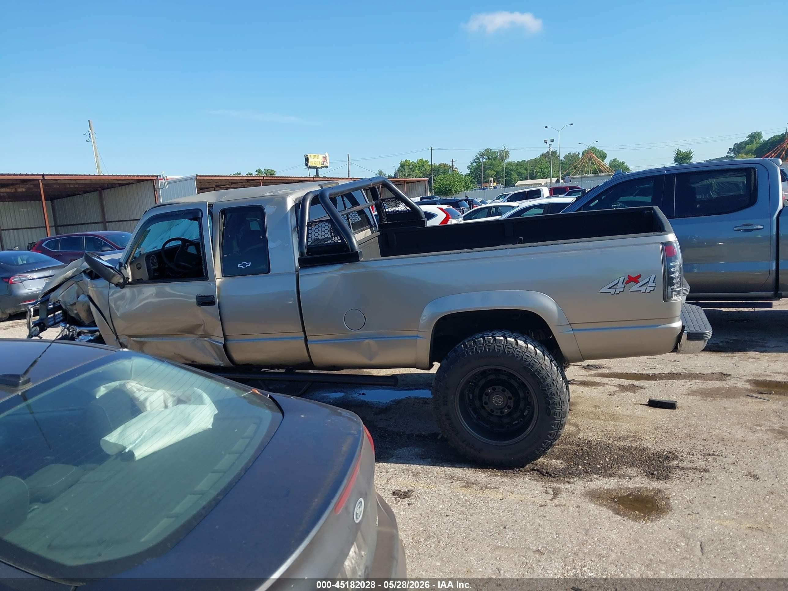 1999 Chevrolet K2500   Beige vin: 1GCGK29R0XF081613