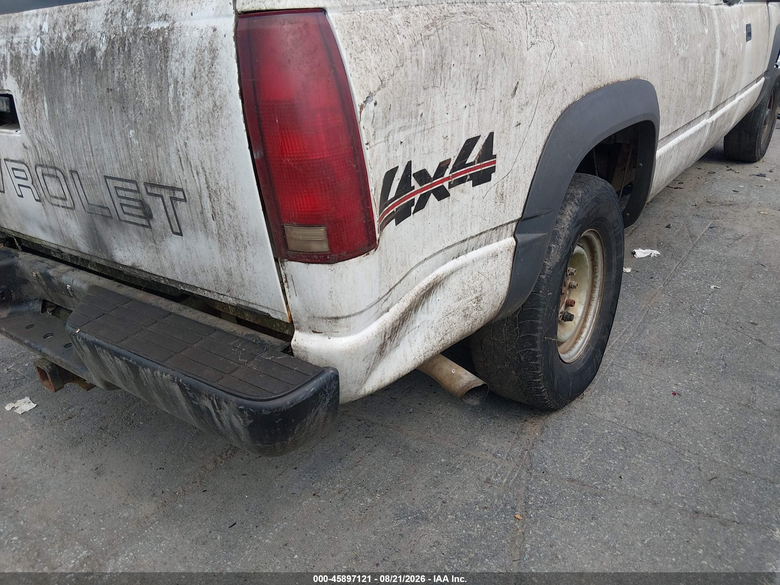 1998 Chevrolet C/k 2500 Fleetside White vin: 1GCGK29R3WE182116