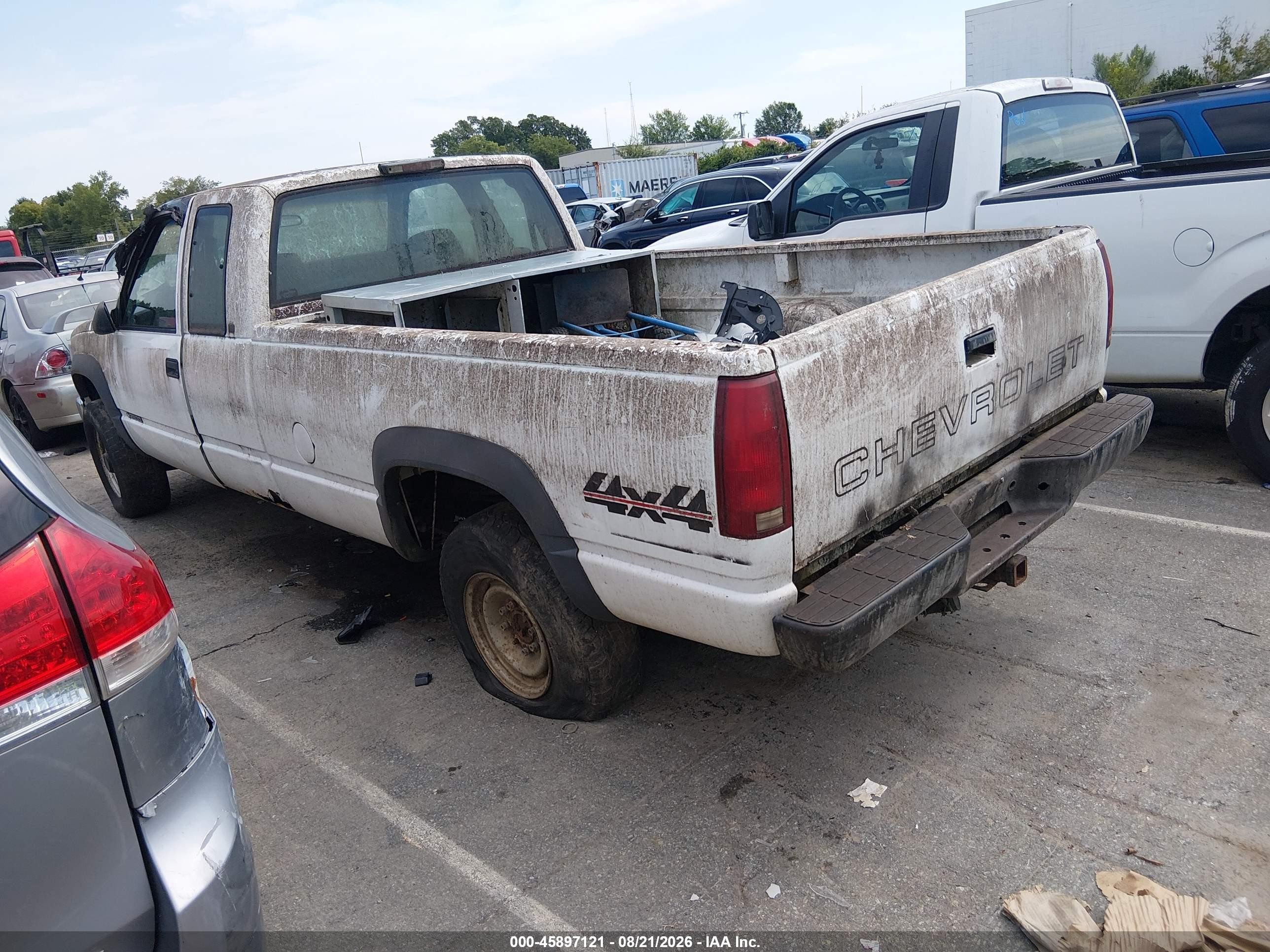 1998 Chevrolet C/k 2500 Fleetside White vin: 1GCGK29R3WE182116