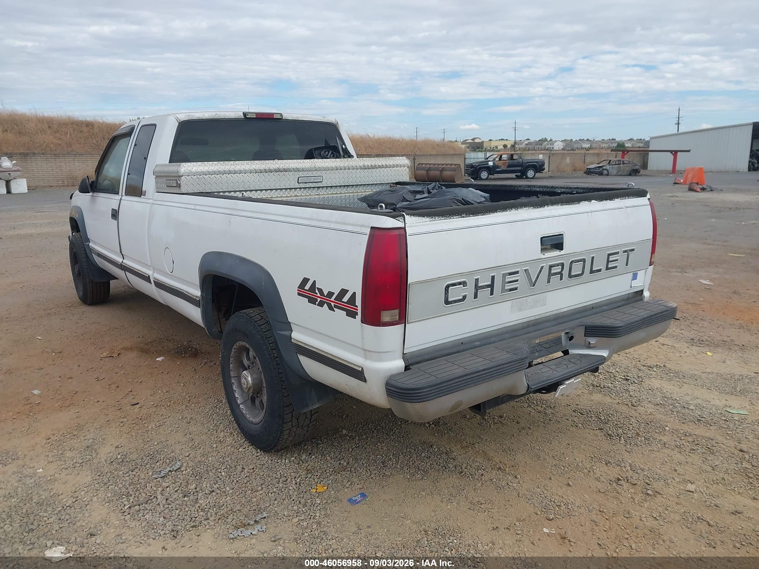 1997 Chevrolet K2500 Hd Fleetside White vin: 1GCGK29R4VE175142