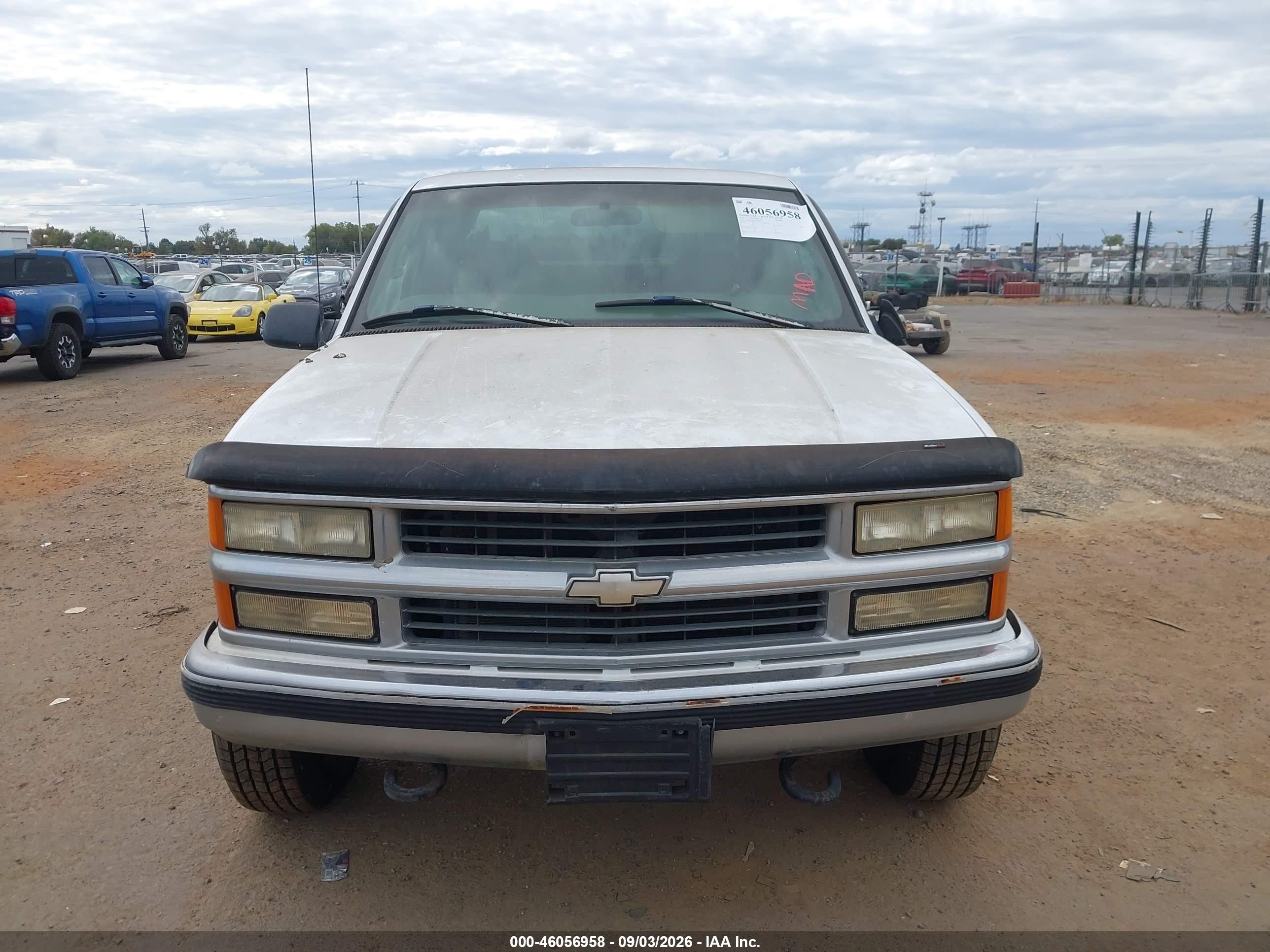 1997 Chevrolet K2500 Hd Fleetside White vin: 1GCGK29R4VE175142