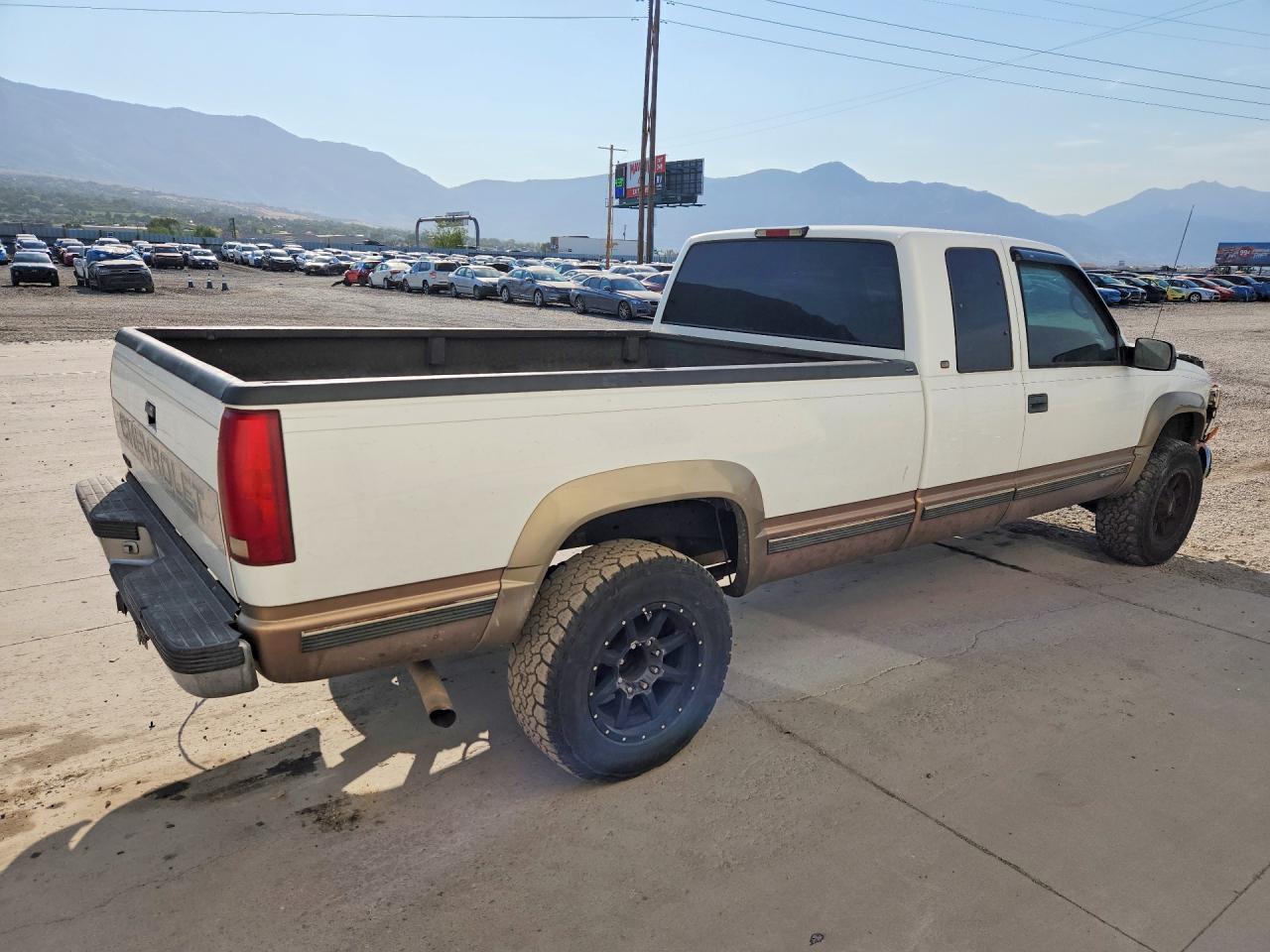 1997 Chevrolet Gmt-400 K2500 White vin: 1GCGK29R4VE244489