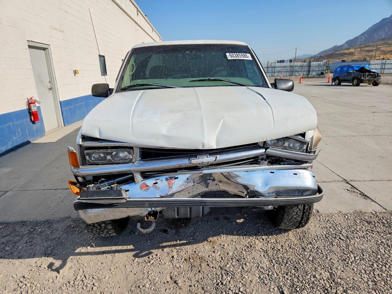 1997 Chevrolet Gmt-400 K2500 White vin: 1GCGK29R4VE244489