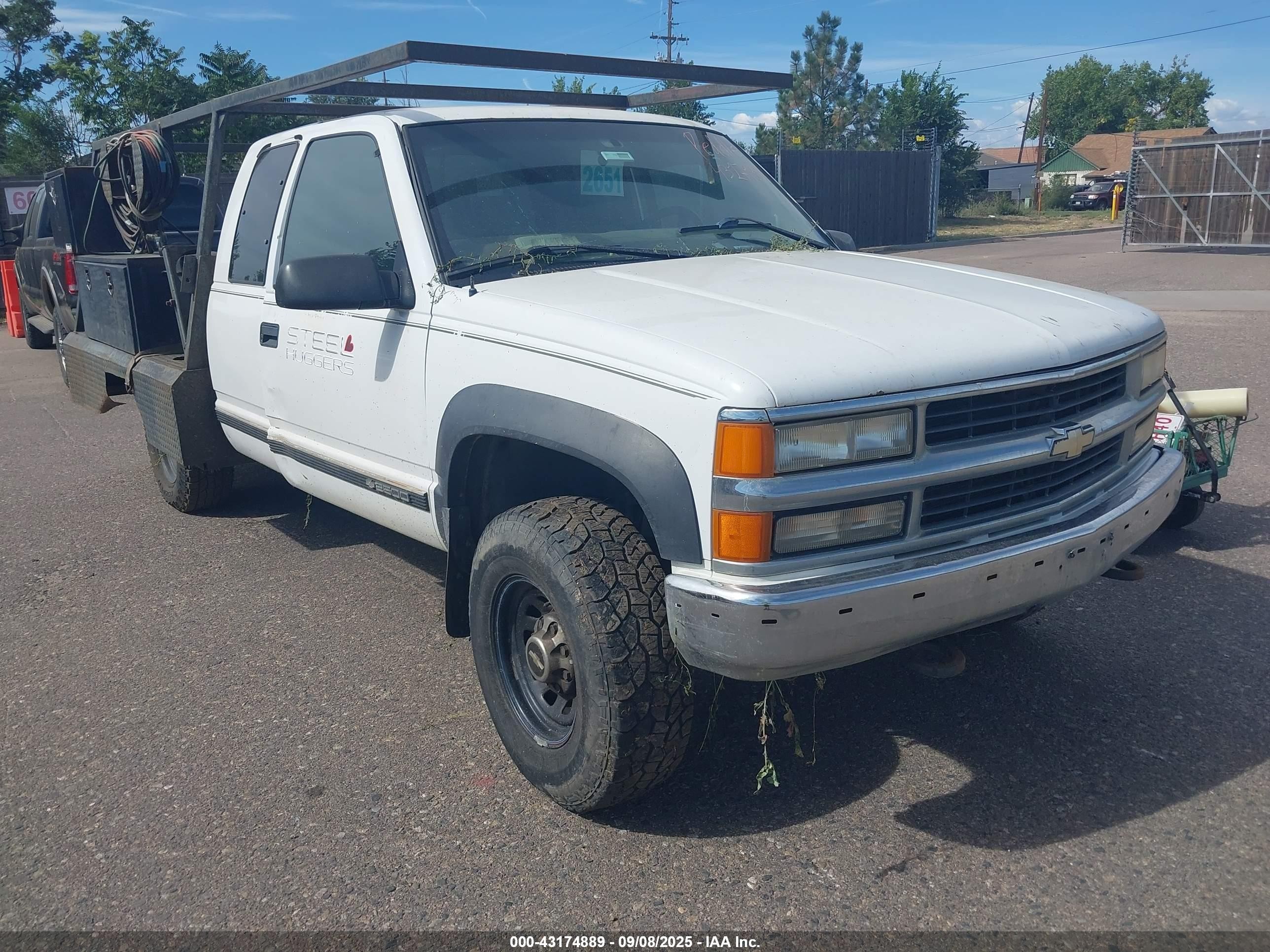 1997 Chevrolet K2500 Hd Fleetside White vin: 1GCGK29R8VE105370
