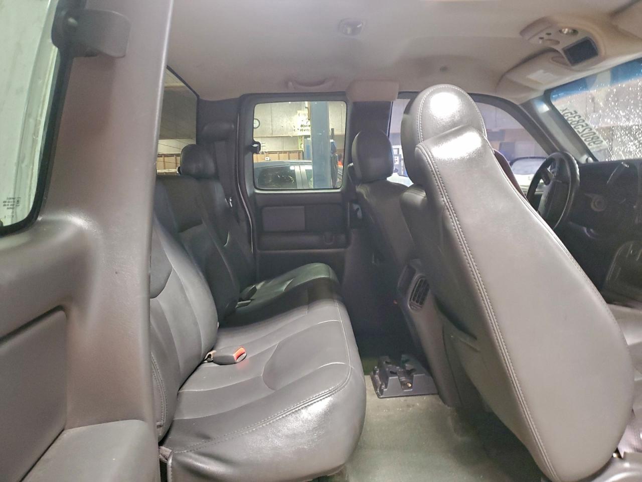 2004 Chevrolet Silverado K2500 Белый vin: 1GCGK29U24Z206609