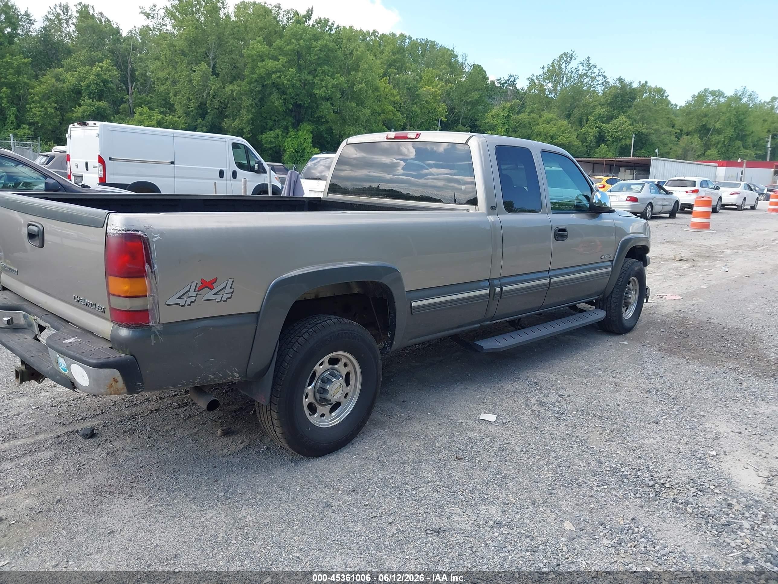 2000 Chevrolet Silverado 2500 Ls Silver vin: 1GCGK29U7YE344692
