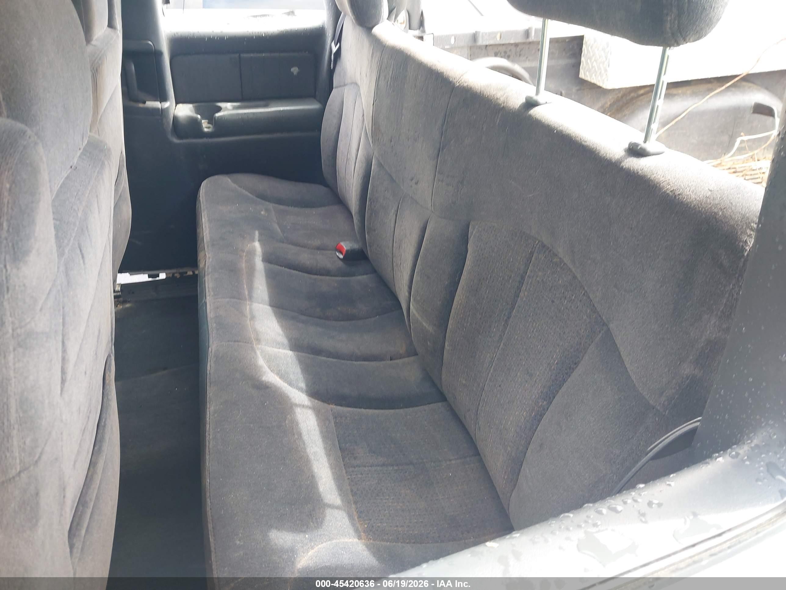 2000 Chevrolet Silverado 2500 Ls White vin: 1GCGK29U8YZ131176