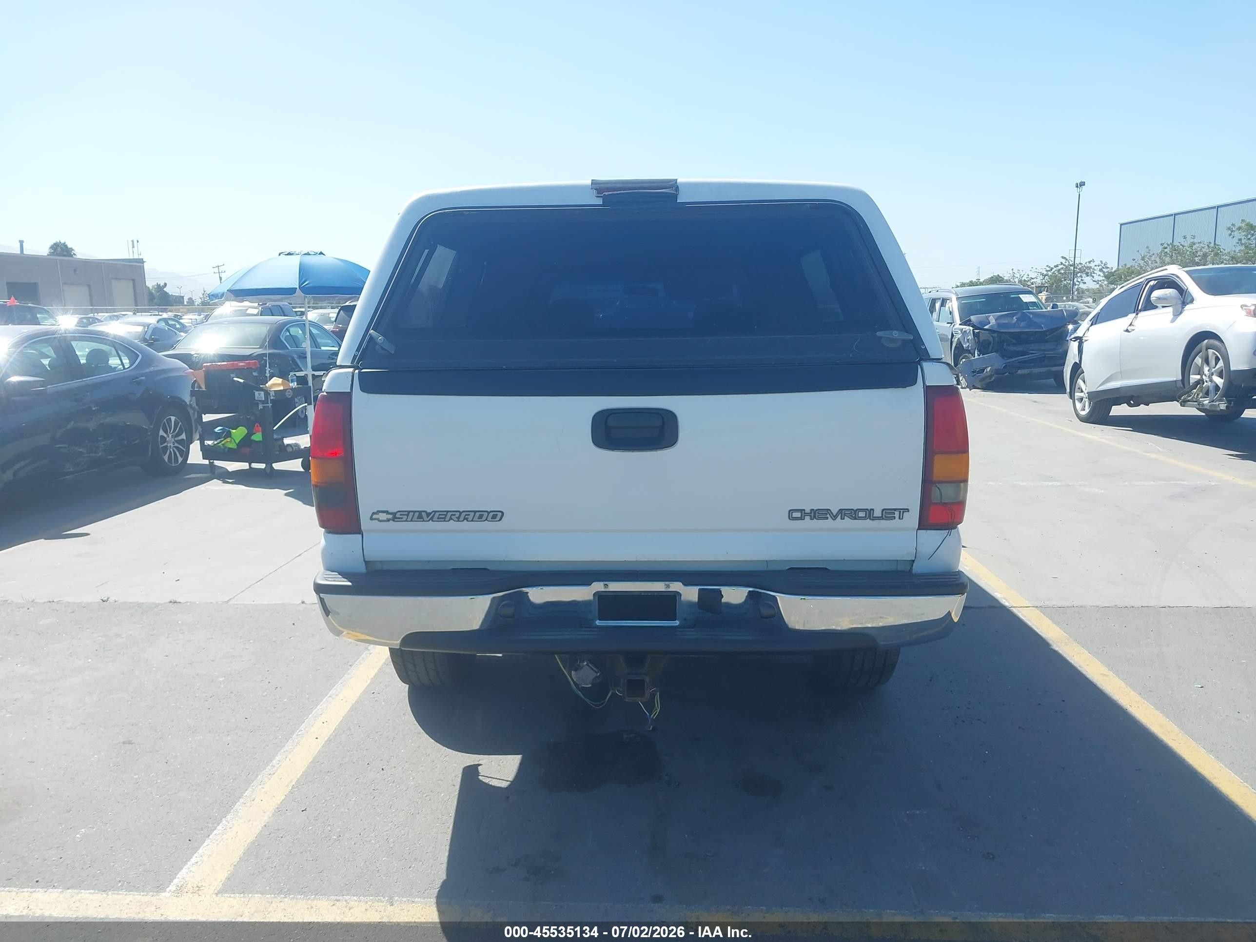 1999 Chevrolet Silverado 2500 Ls White vin: 1GCGK29U9XE163091