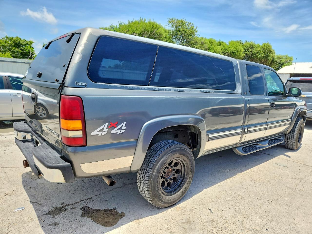 2000 Chevrolet Silverado K2500 Gray vin: 1GCGK29UXYE158161