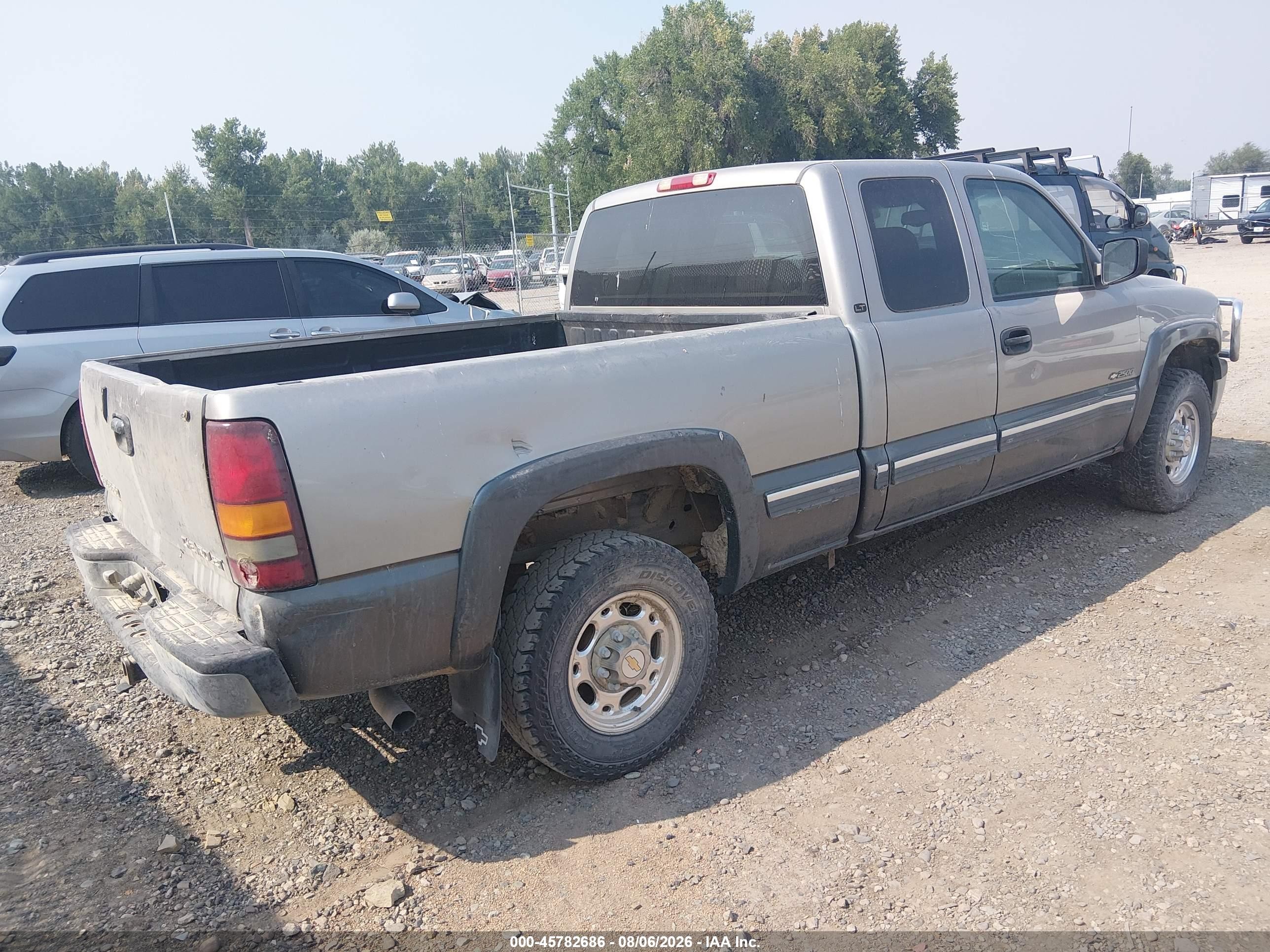 2000 Chevrolet Silverado K2500 Silver vin: 1GCGK29UXYE248653
