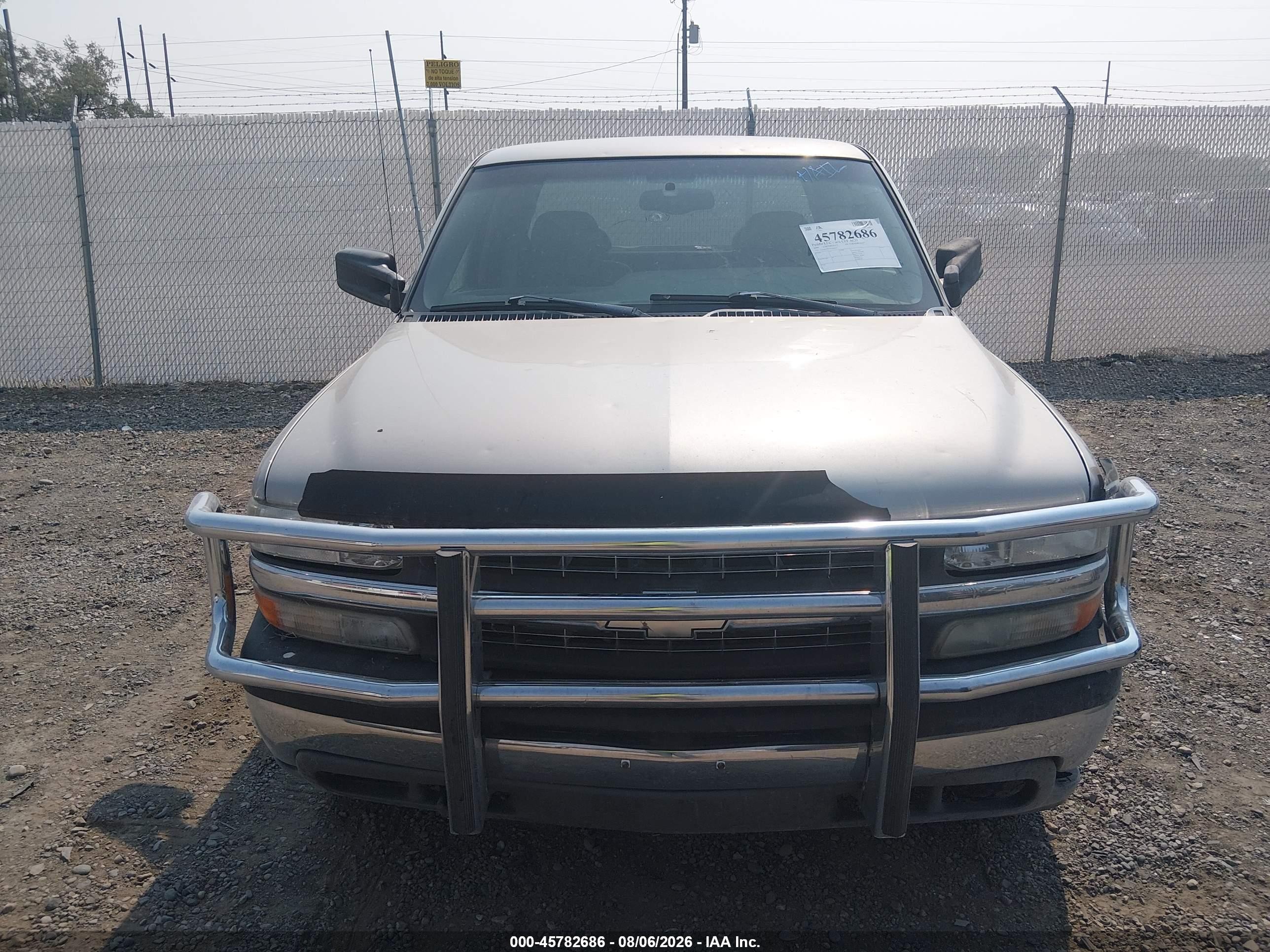 2000 Chevrolet Silverado K2500 Silver vin: 1GCGK29UXYE248653