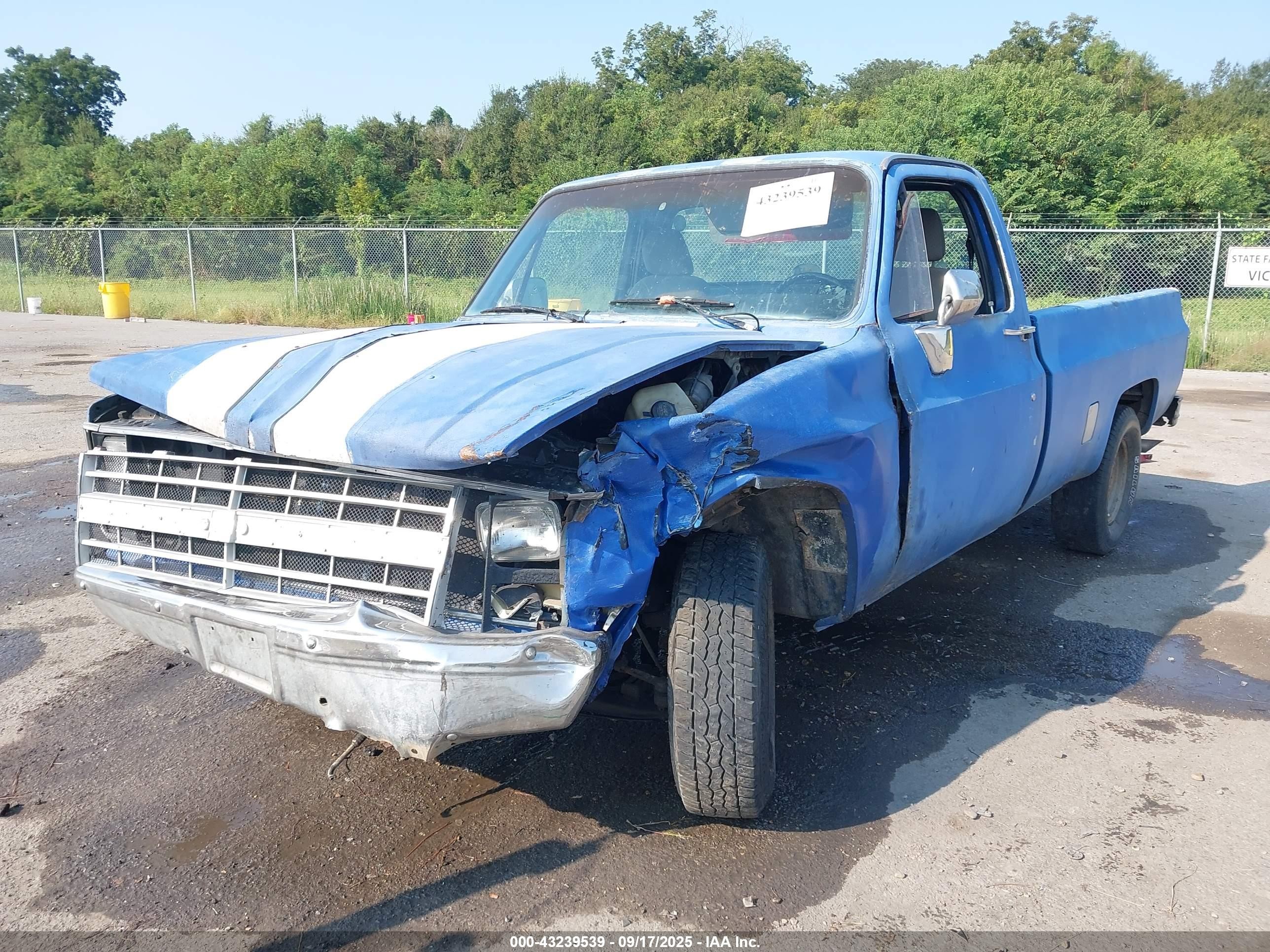 1987 Chevrolet R20   Blue vin: 1GCGR24K2HF396971