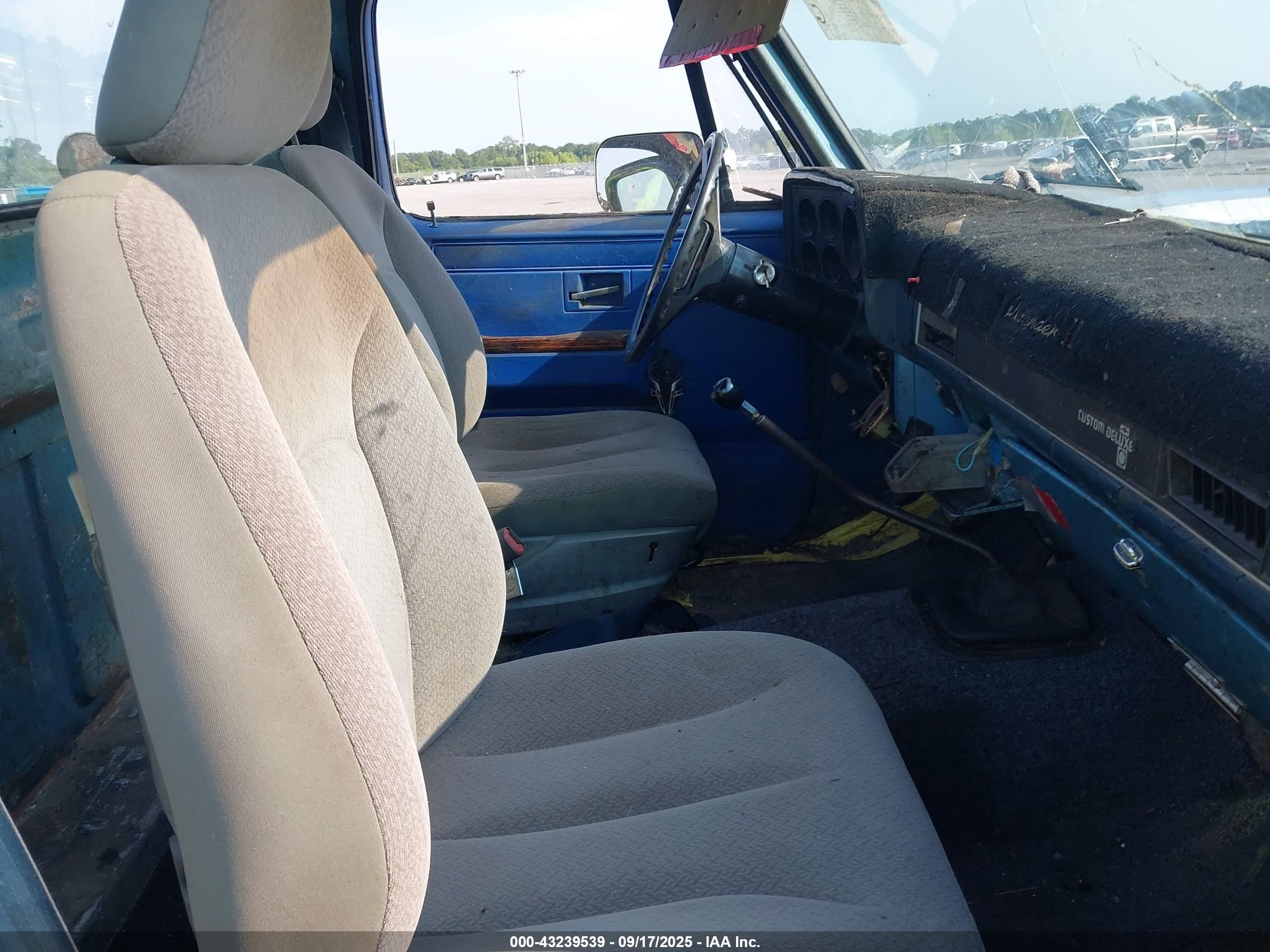 1987 Chevrolet R20   Blue vin: 1GCGR24K2HF396971