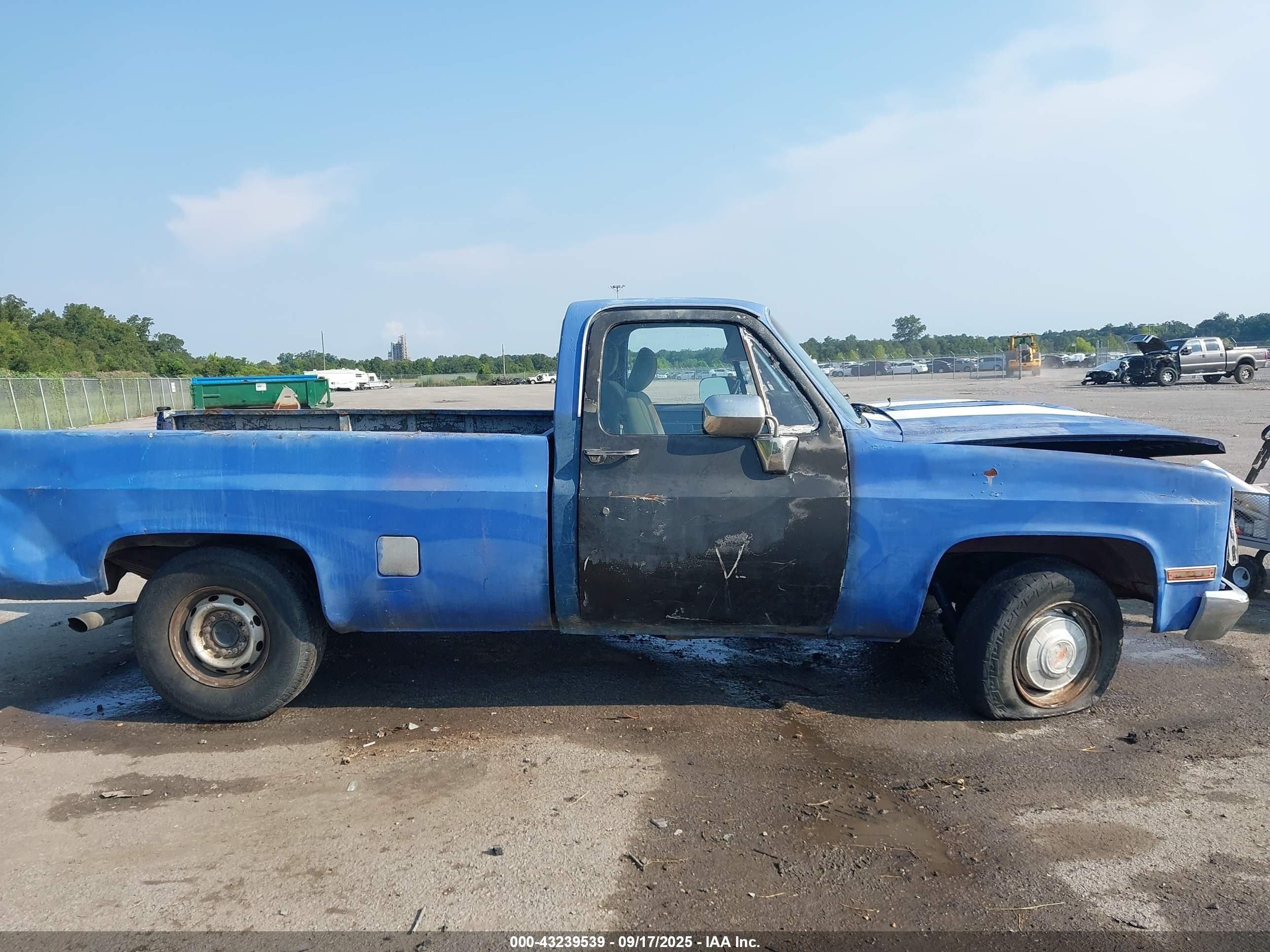 1987 Chevrolet R20   Blue vin: 1GCGR24K2HF396971