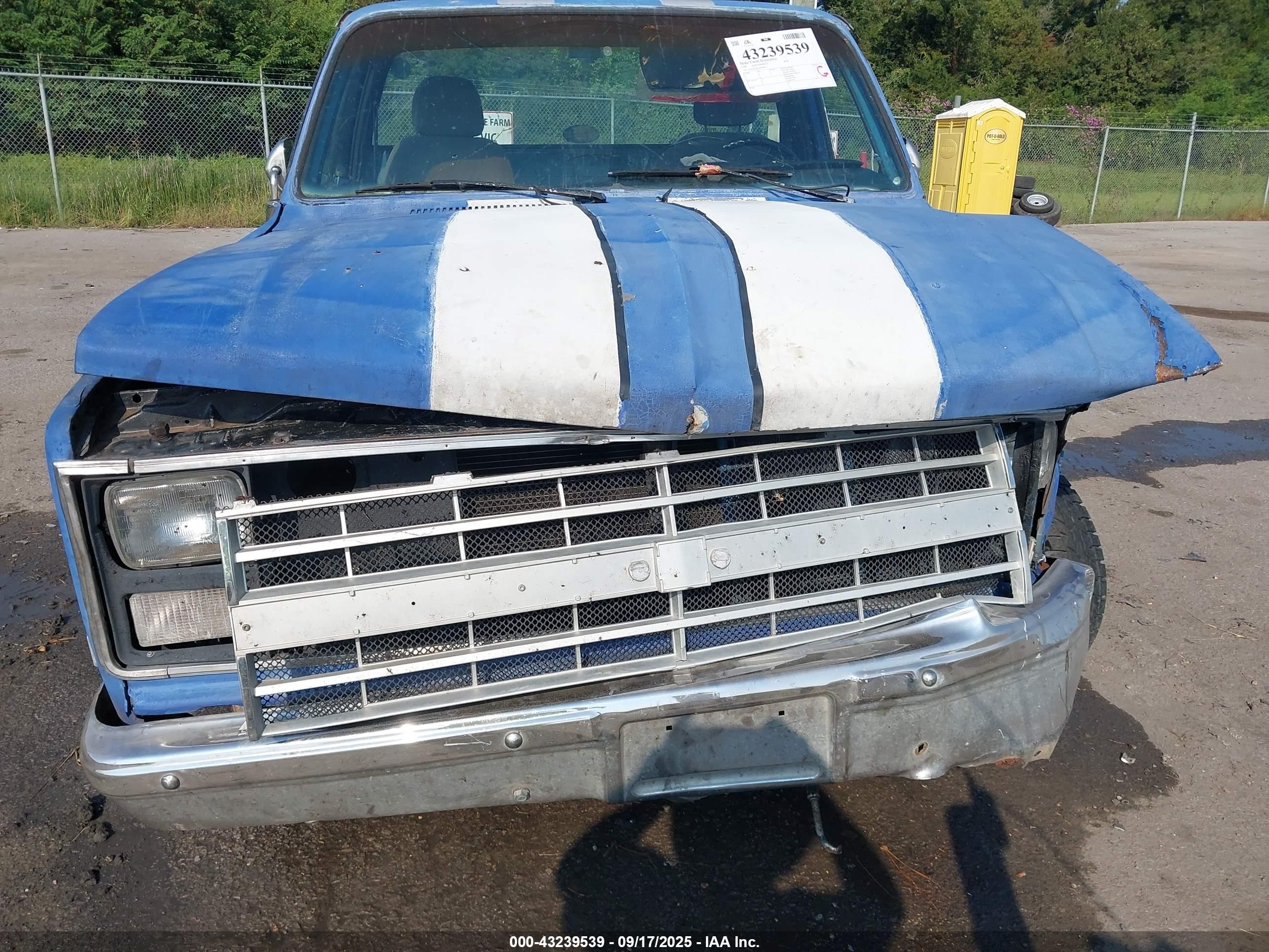 1987 Chevrolet R20   Blue vin: 1GCGR24K2HF396971