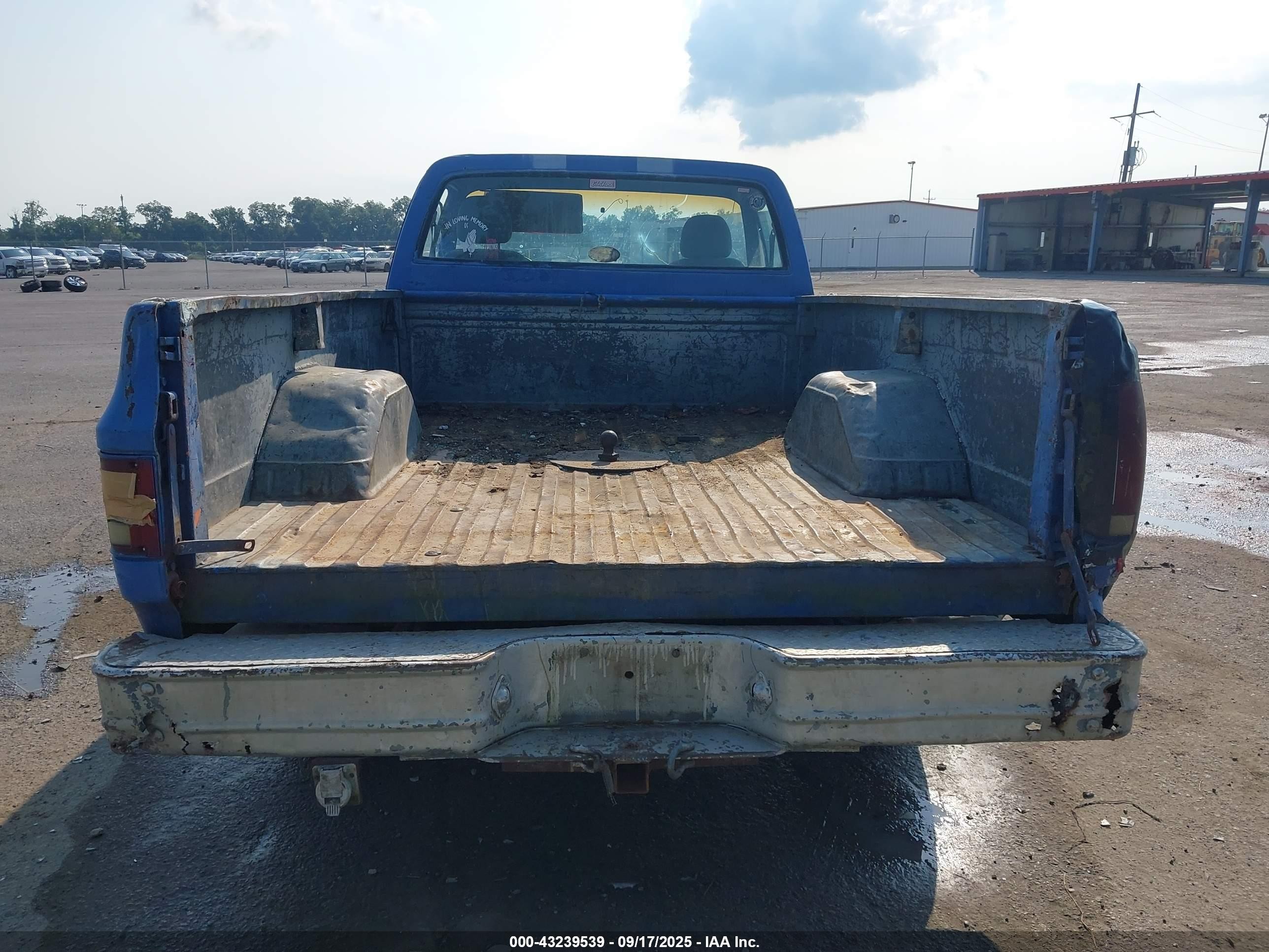 1987 Chevrolet R20   Blue vin: 1GCGR24K2HF396971