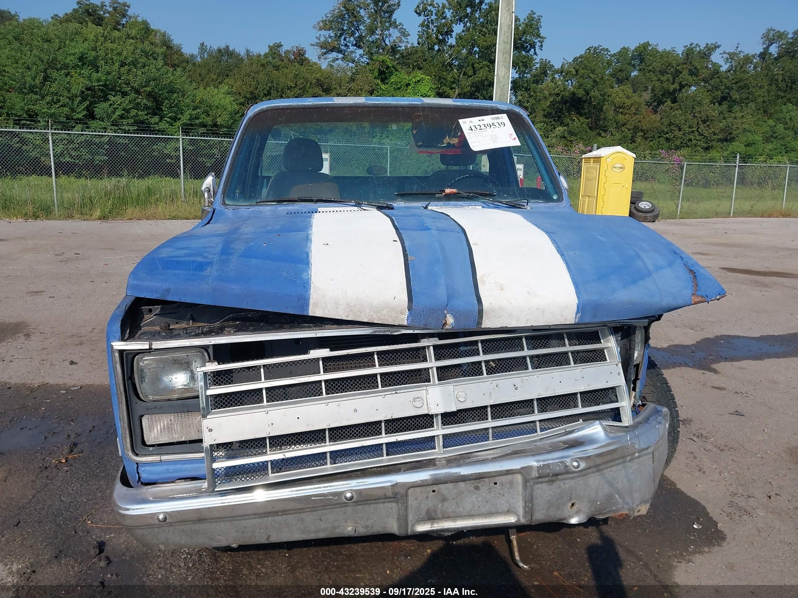 1987 Chevrolet R20   Blue vin: 1GCGR24K2HF396971