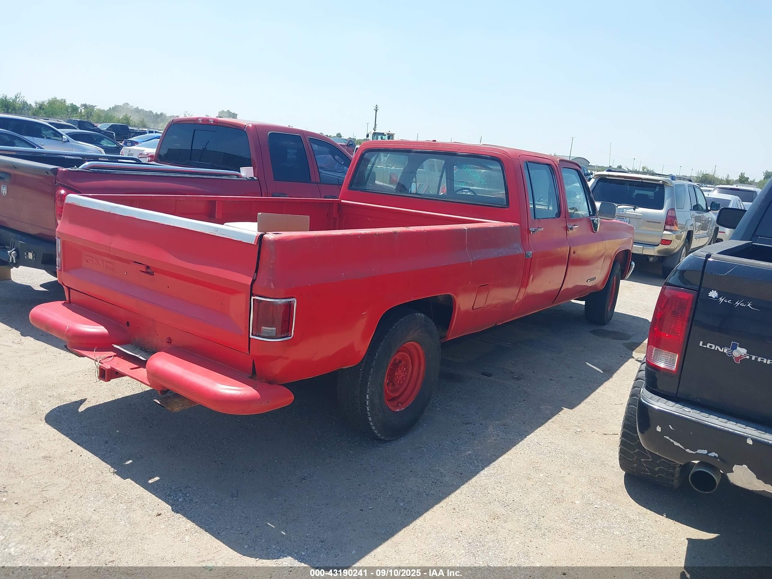 1990 Chevrolet R3500   Red vin: 1GCGR33K9LF305615