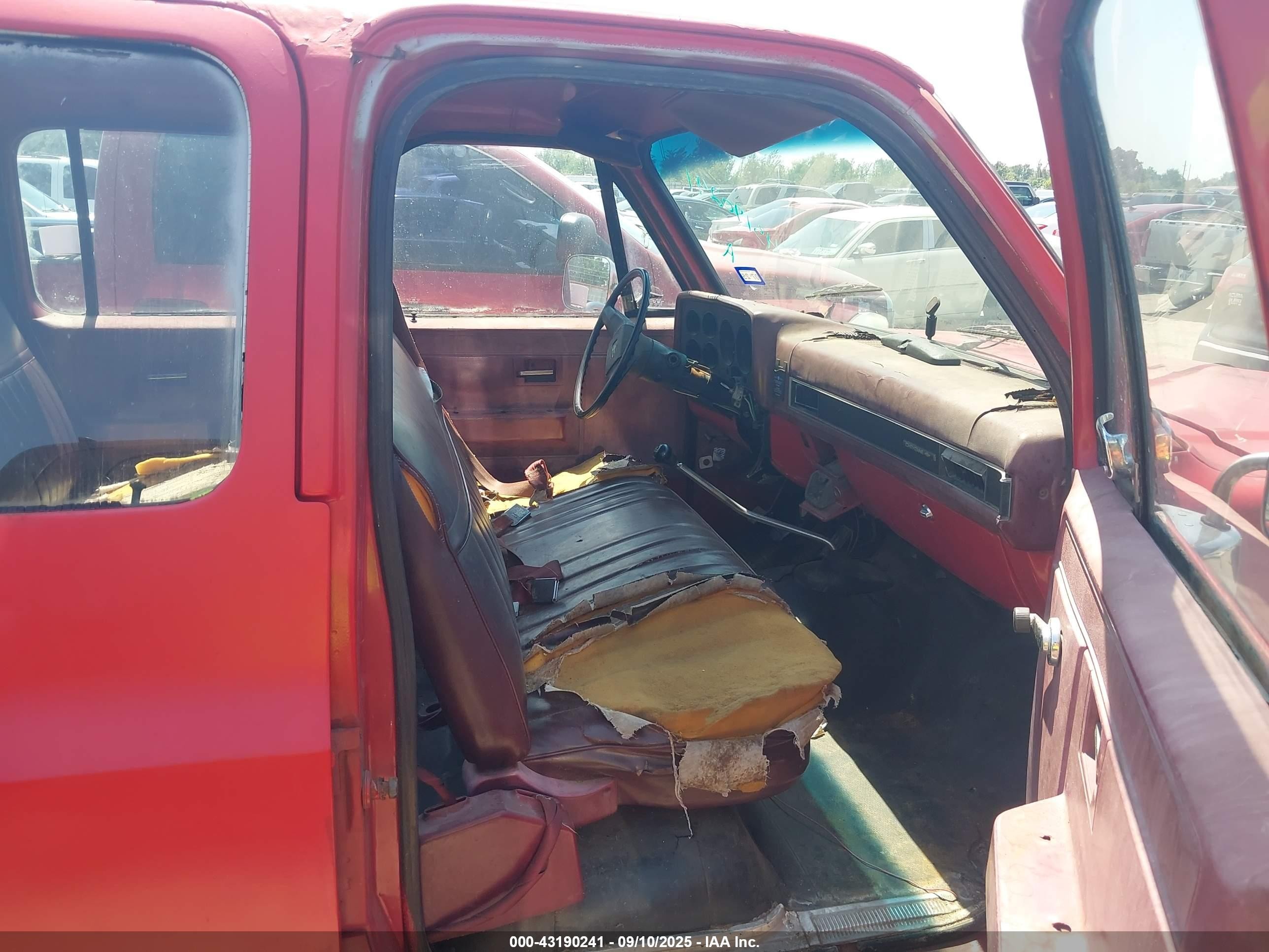 1990 Chevrolet R3500   Red vin: 1GCGR33K9LF305615