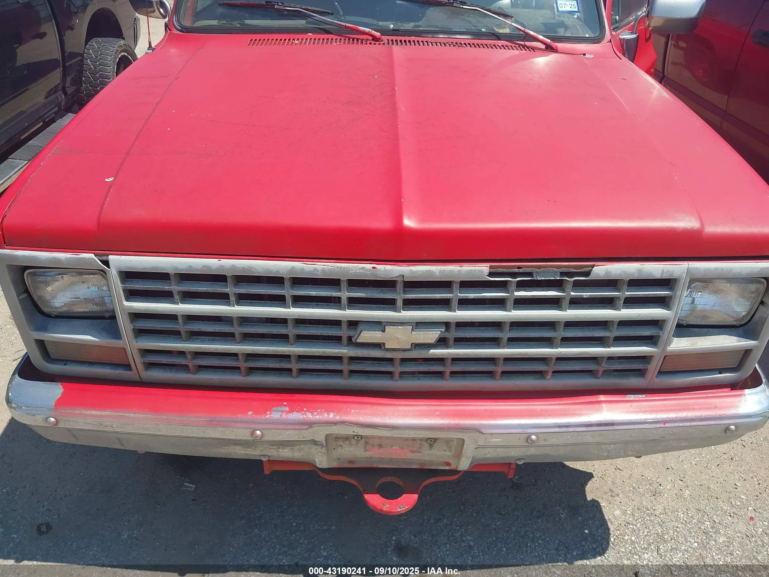 1990 Chevrolet R3500   Red vin: 1GCGR33K9LF305615