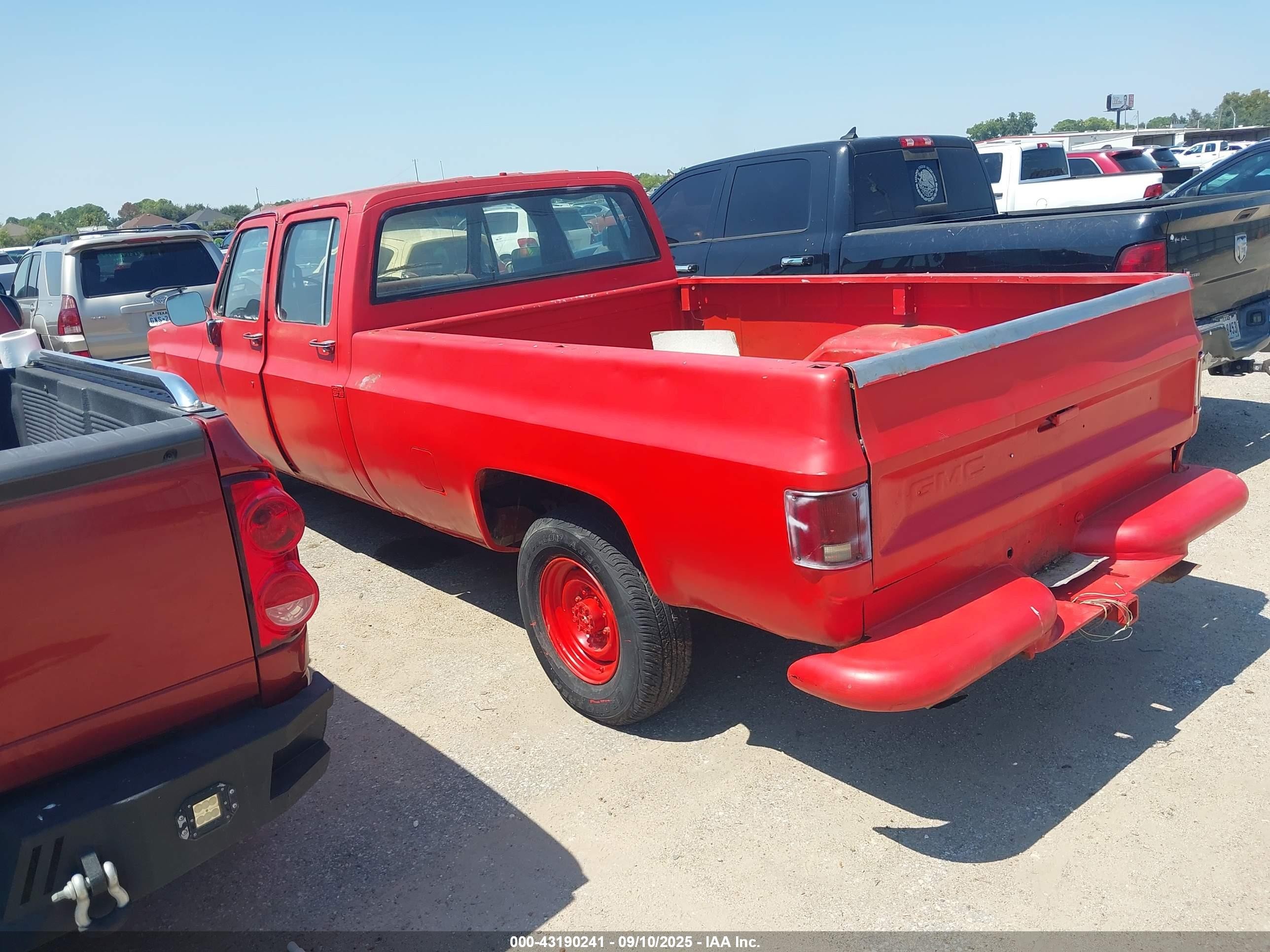 1990 Chevrolet R3500   Red vin: 1GCGR33K9LF305615