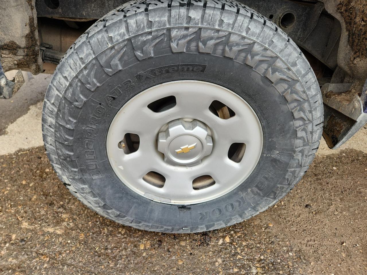 2015 Chevrolet Colorado Blue vin: 1GCGSAEA2F1261424 Damage: Right Rear Tire, Worn, Replacement Required