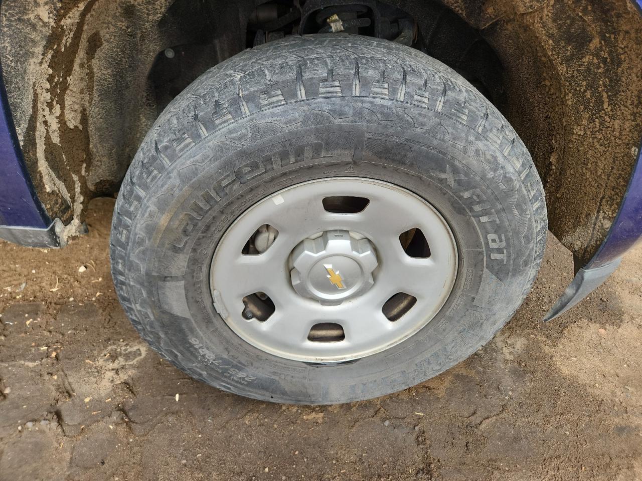 2015 Chevrolet Colorado Blue vin: 1GCGSAEA2F1261424 Damage: Right Front Tire, Worn, Replacement Required