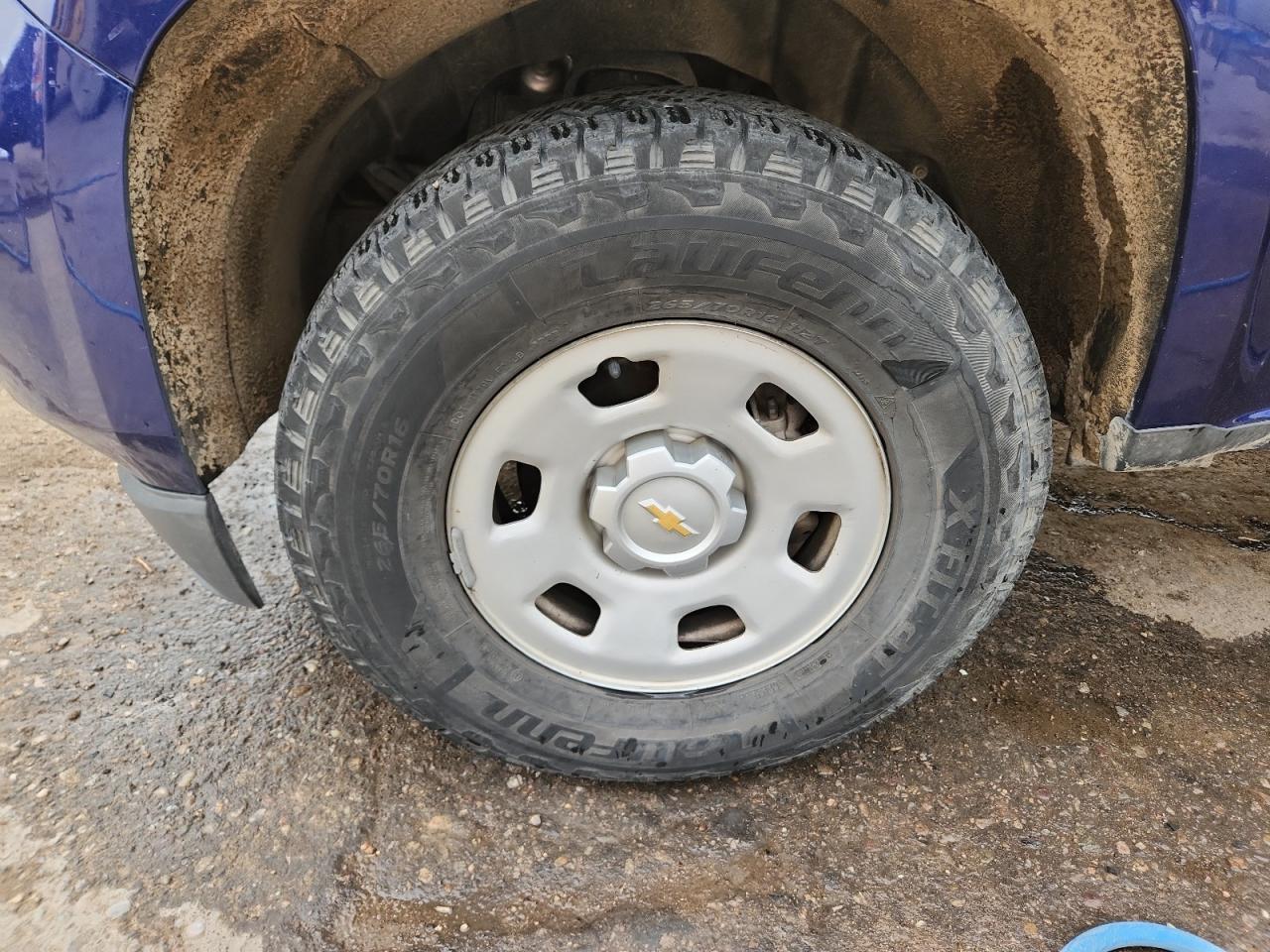 2015 Chevrolet Colorado Blue vin: 1GCGSAEA2F1261424 Damage: Left Front Tire, Worn, Replacement Required
