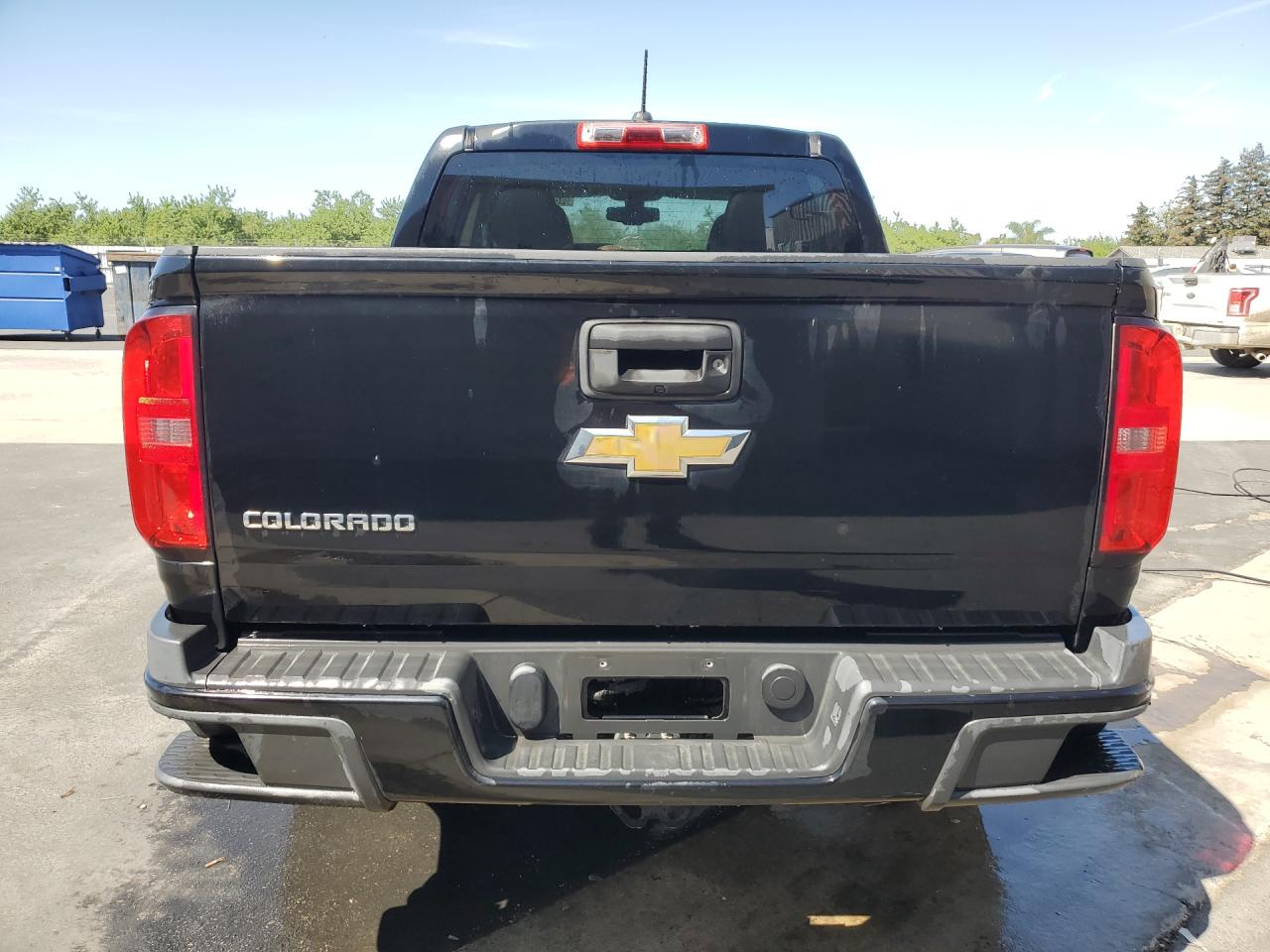 2015 Chevrolet Colorado Z71 Charcoal vin: 1GCGSCE38F1173023 Damage: Tailgate, Heavy Scratch, 1 To 2 Inches