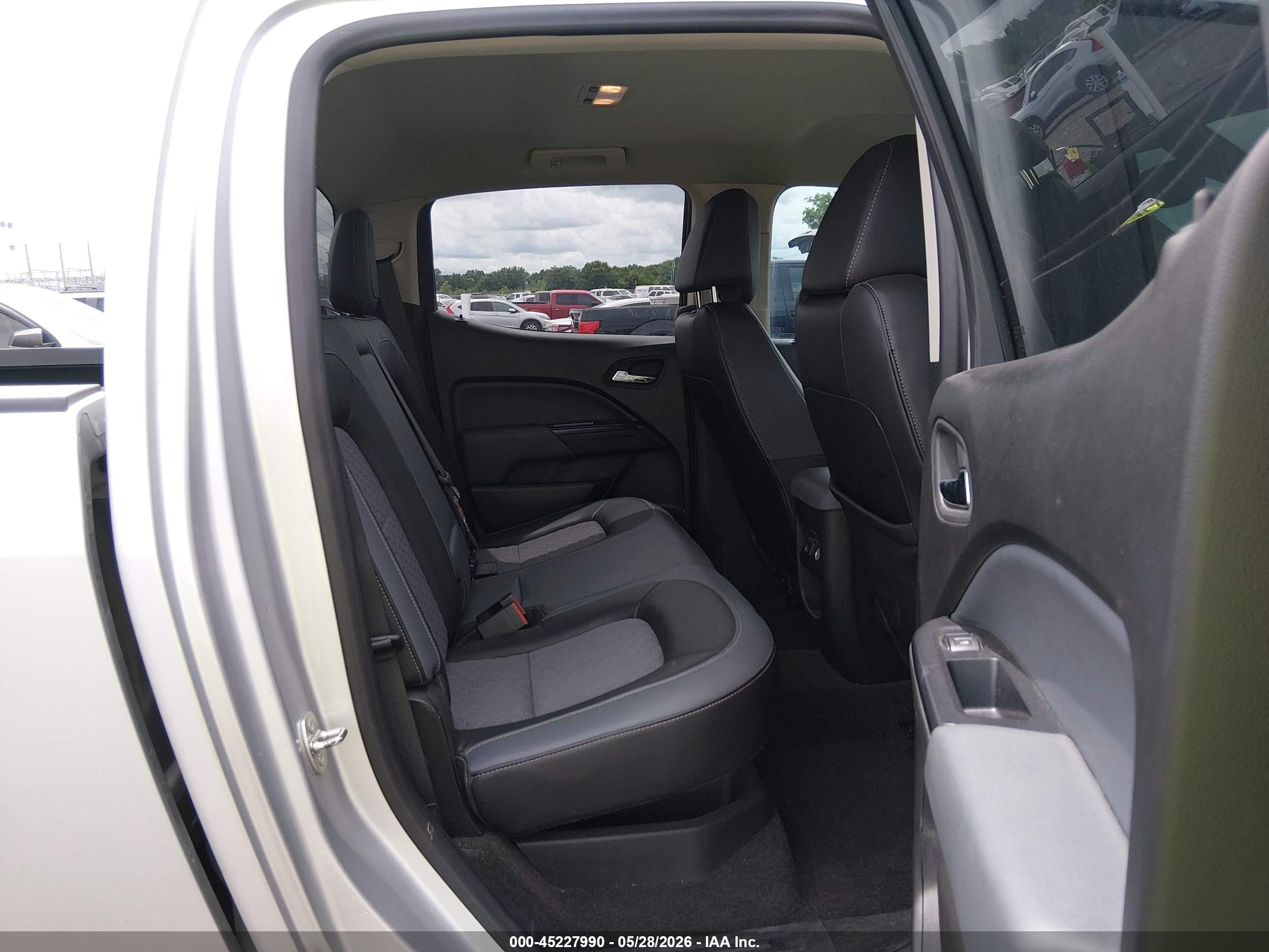 2015 Chevrolet Colorado Z71 Silver vin: 1GCGTCE33F1221752