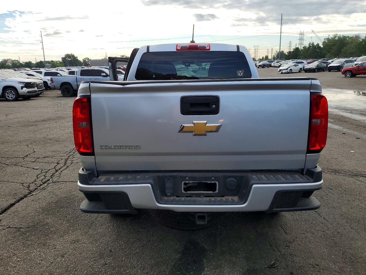 2015 Chevrolet Colorado Z71 Серебряный vin: 1GCGTCE37F1251904