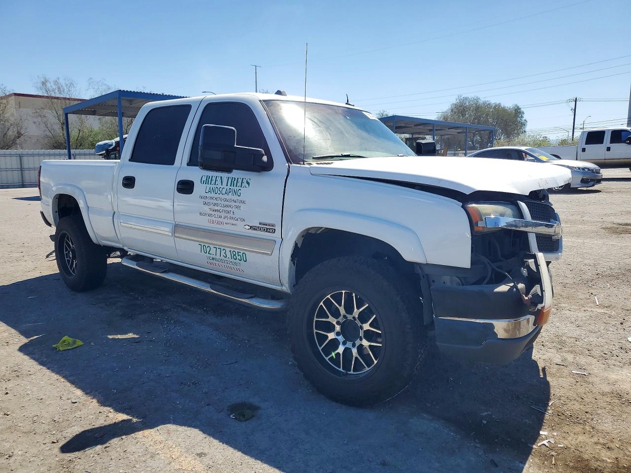 2004 Chevrolet Silverado C2500 Heavy Duty White vin: 1GCHC231X4F147794