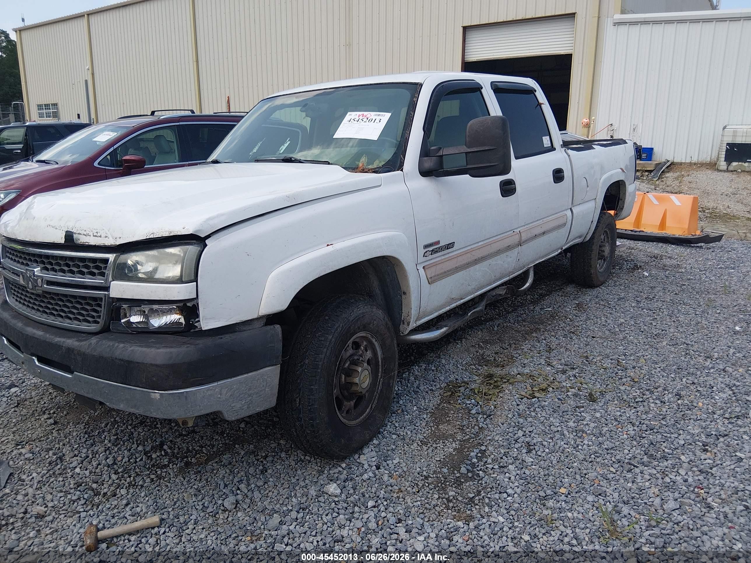 2005 Chevrolet Silverado 2500hd Ls White vin: 1GCHC23225F884272