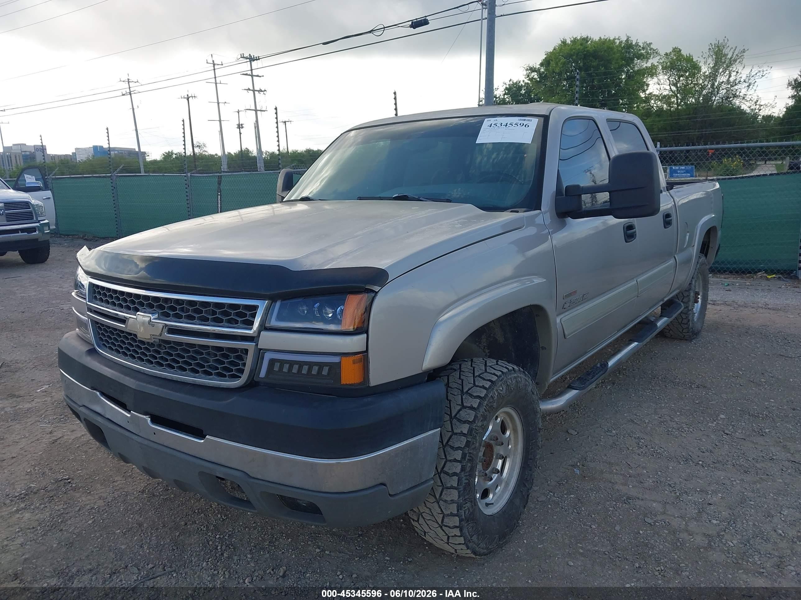 2005 Chevrolet Silverado 2500hd Ls Бежевый vin: 1GCHC23245F894916