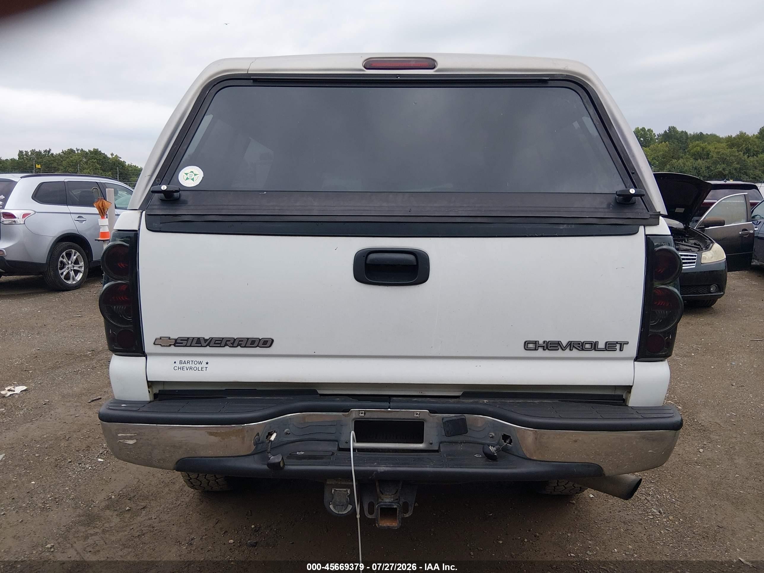 2005 Chevrolet Silverado 2500hd Ls White vin: 1GCHC23295F856520