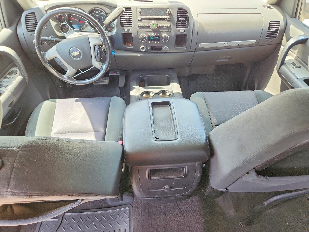 2008 Chevrolet Silverado C2500 Heavy Duty White vin: 1GCHC23608F130178