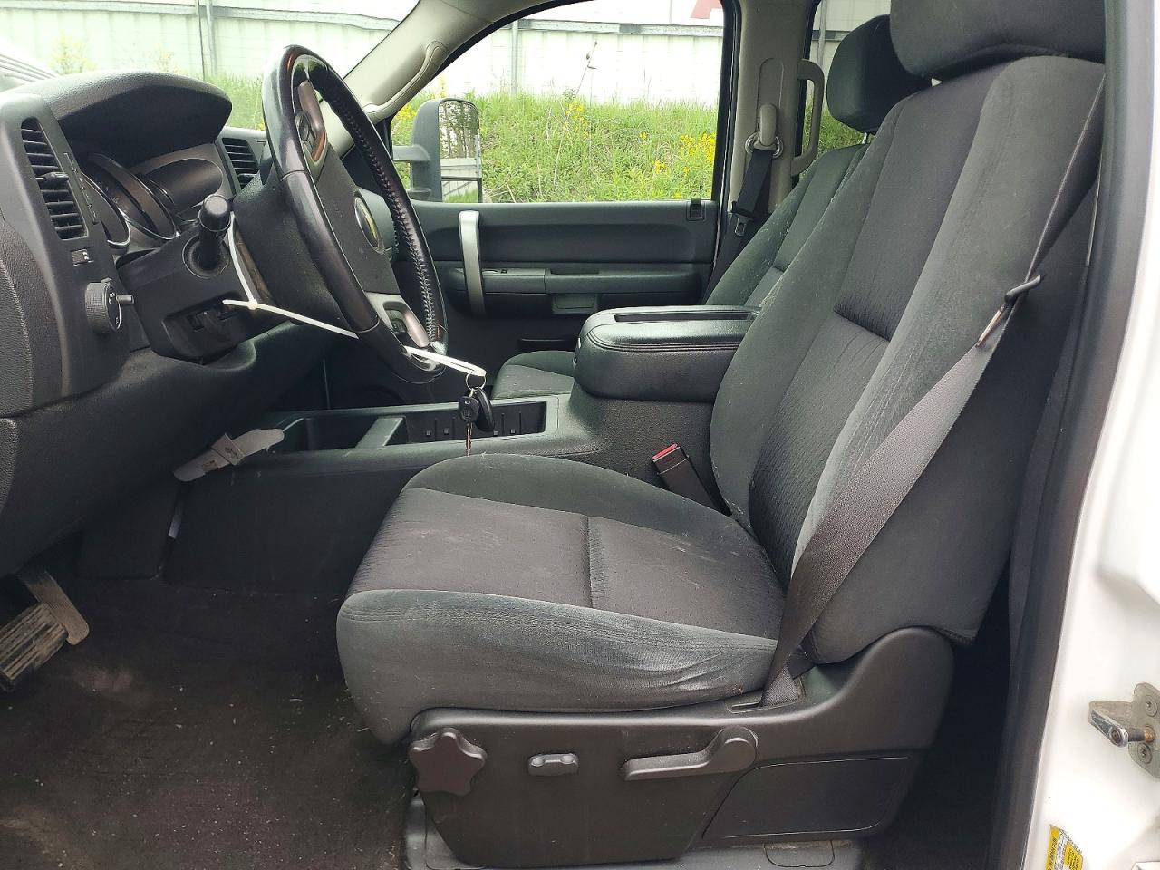 2008 Chevrolet Silverado C2500 Heavy Duty Белый vin: 1GCHC23688F162943