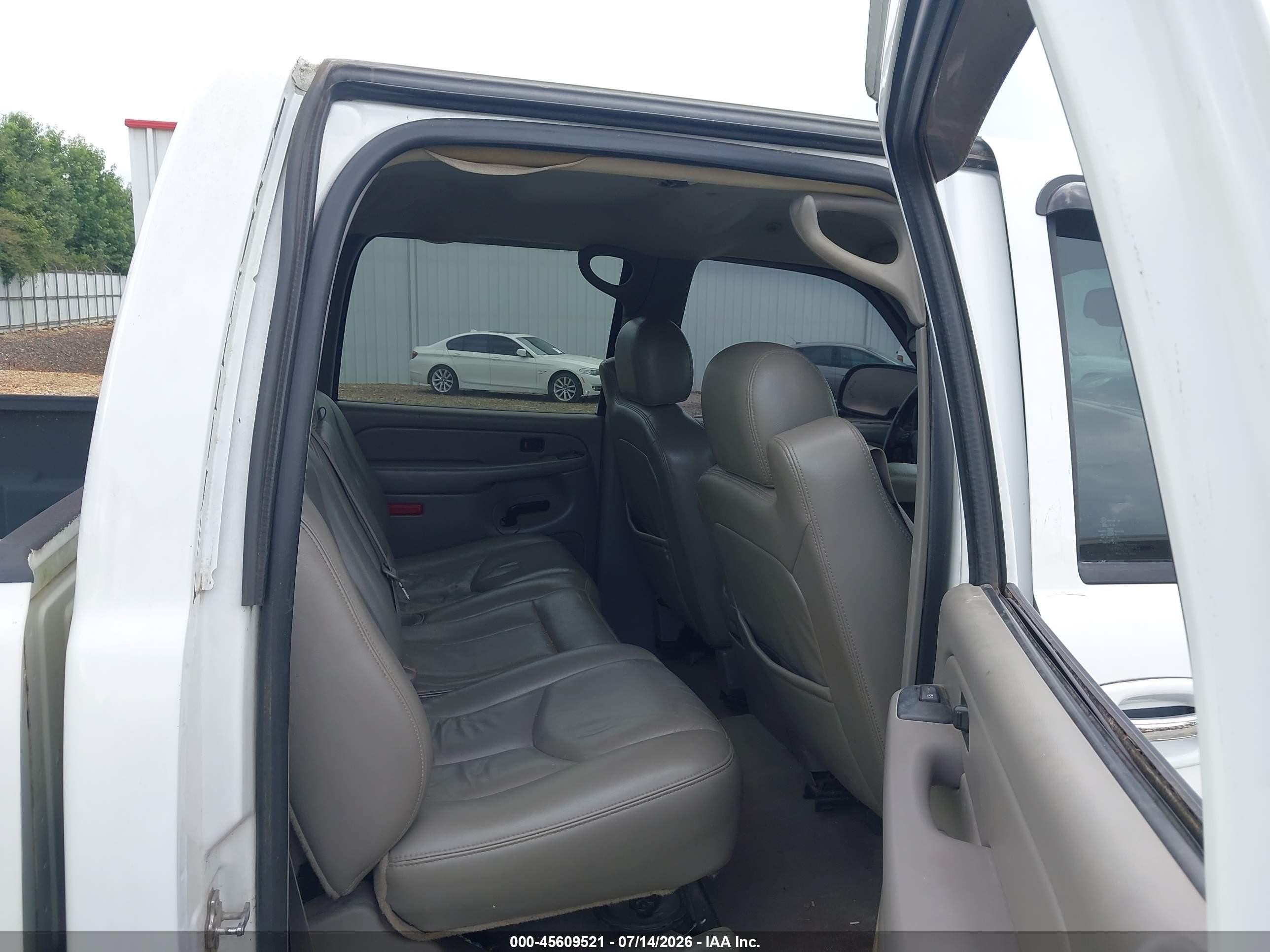 2007 Chevrolet Silverado 2500hd Classic Lt3 White vin: 1GCHC23D07F146135