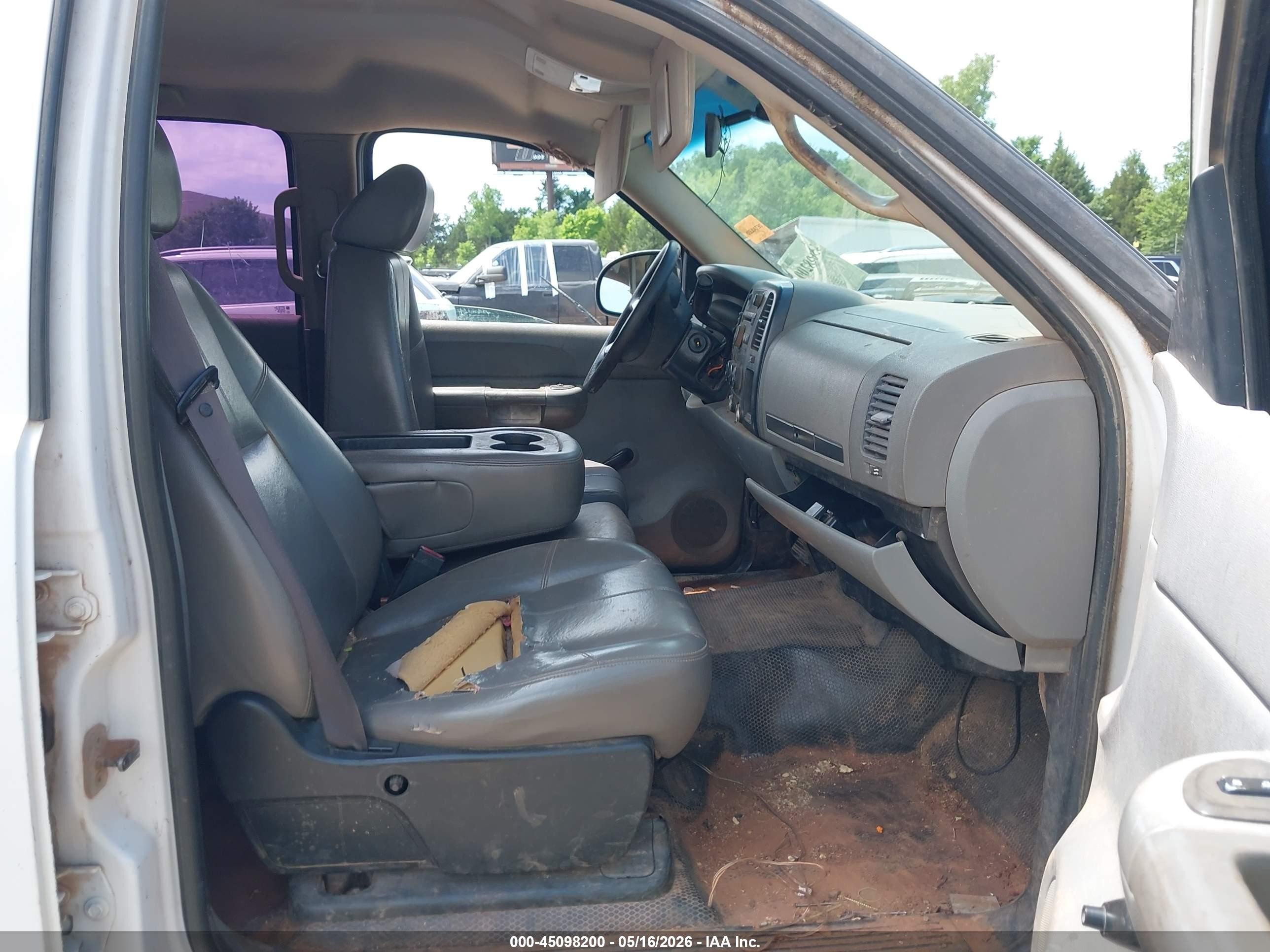 2008 Chevrolet Silverado 2500hd Work Truck White vin: 1GCHC23K88F199262