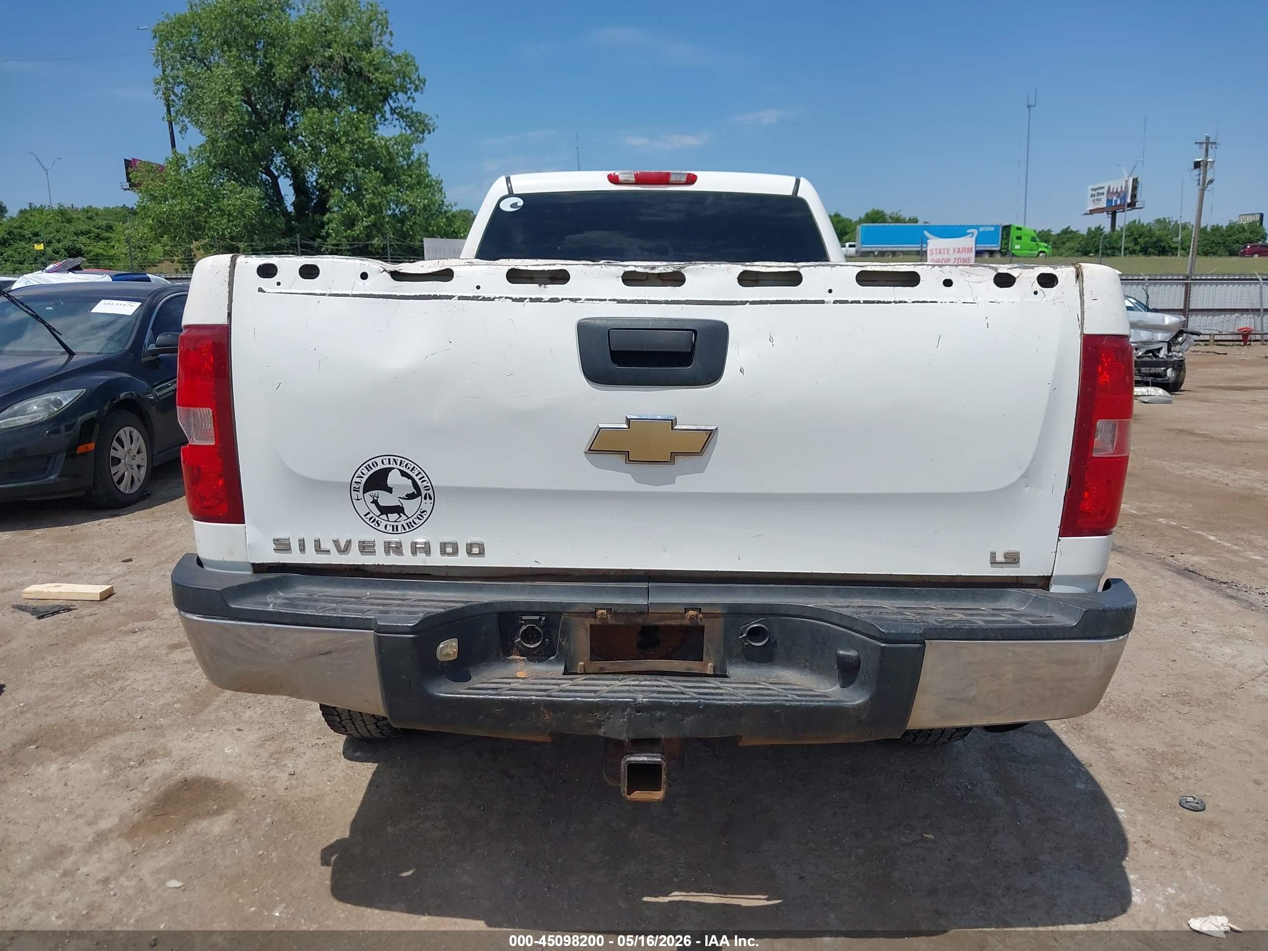 2008 Chevrolet Silverado 2500hd Work Truck White vin: 1GCHC23K88F199262