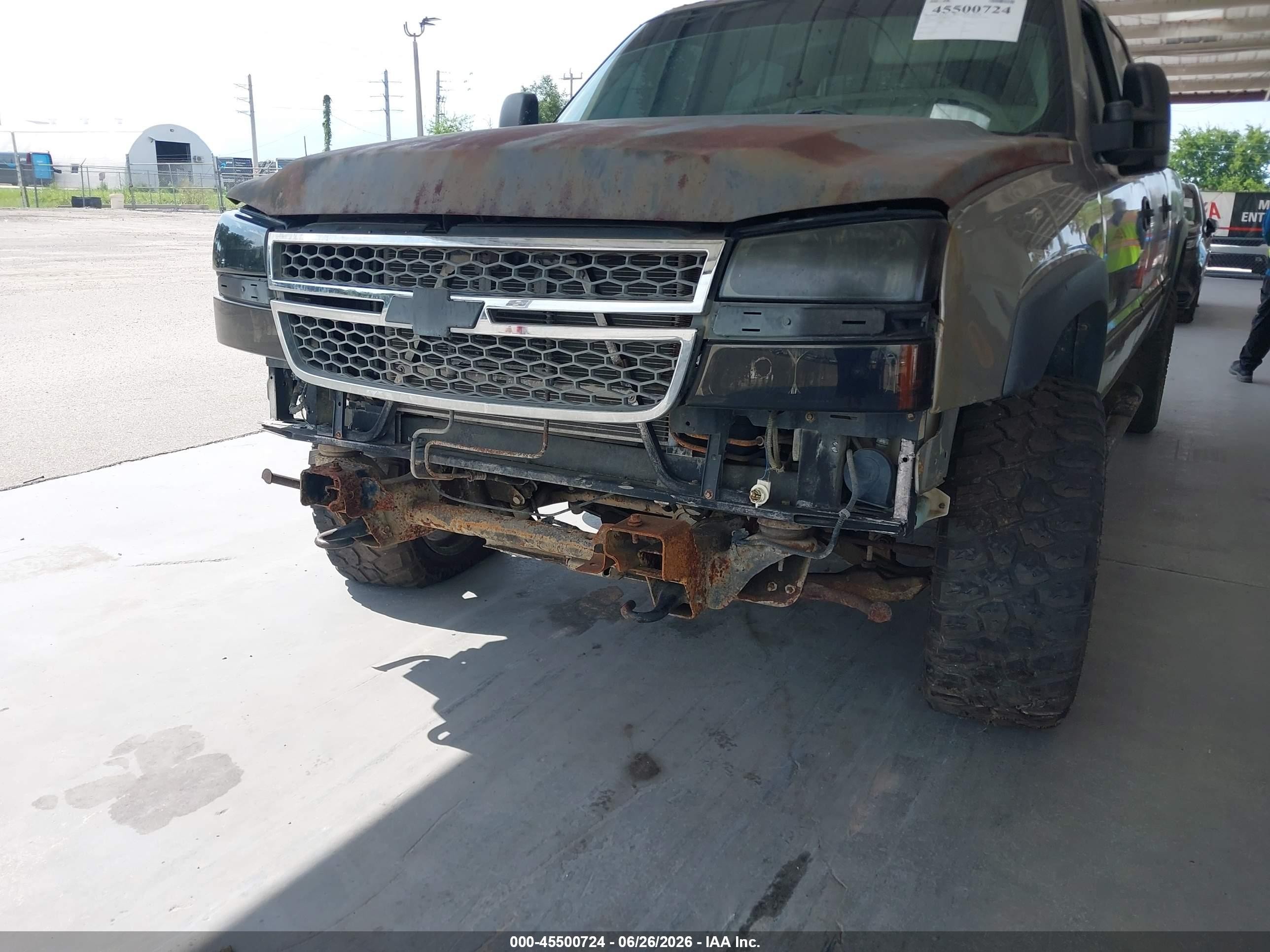 2003 Chevrolet Silverado 2500hd   Gold vin: 1GCHC23U03F215397