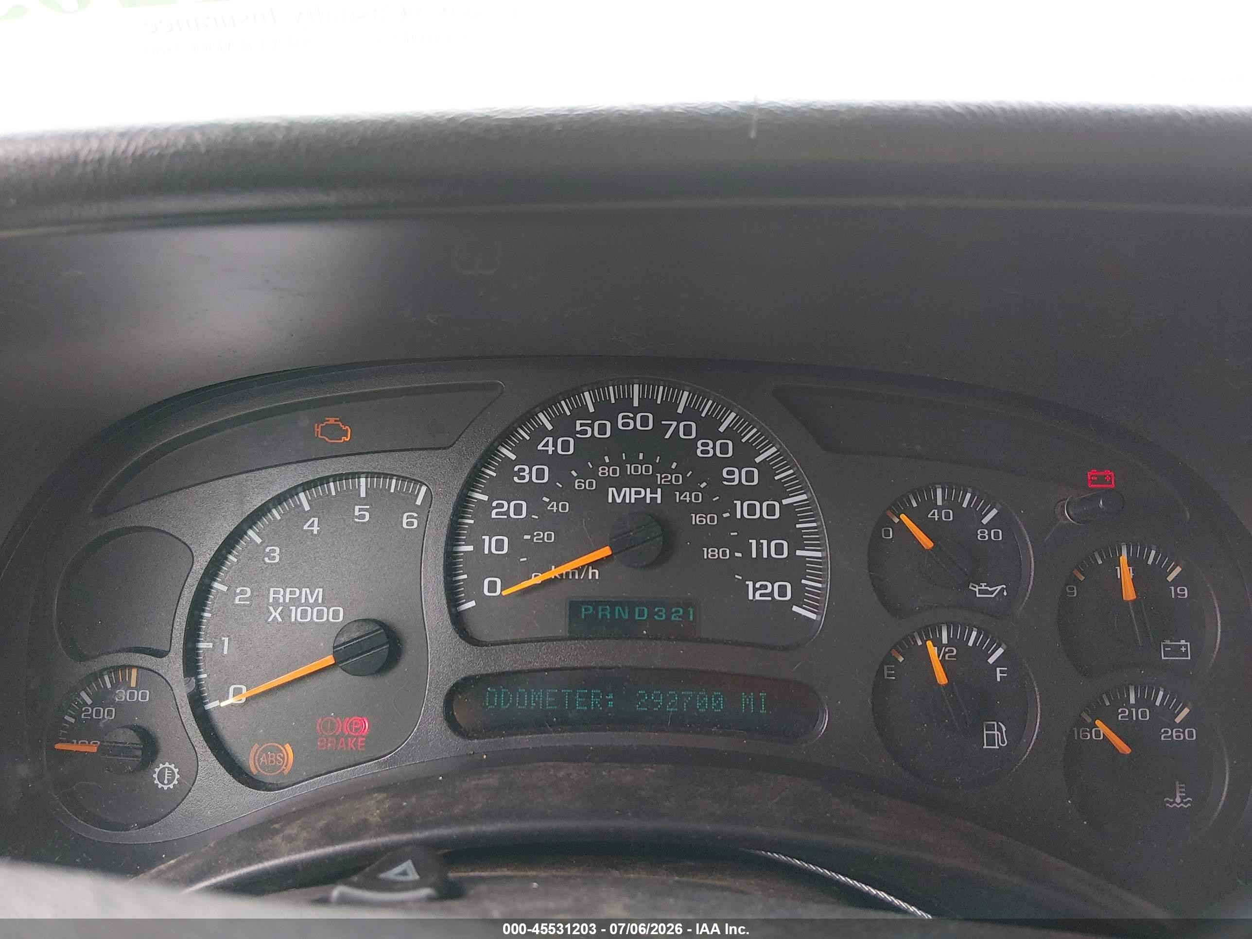 2003 Chevrolet Silverado 2500hd   White vin: 1GCHC23U03F233639