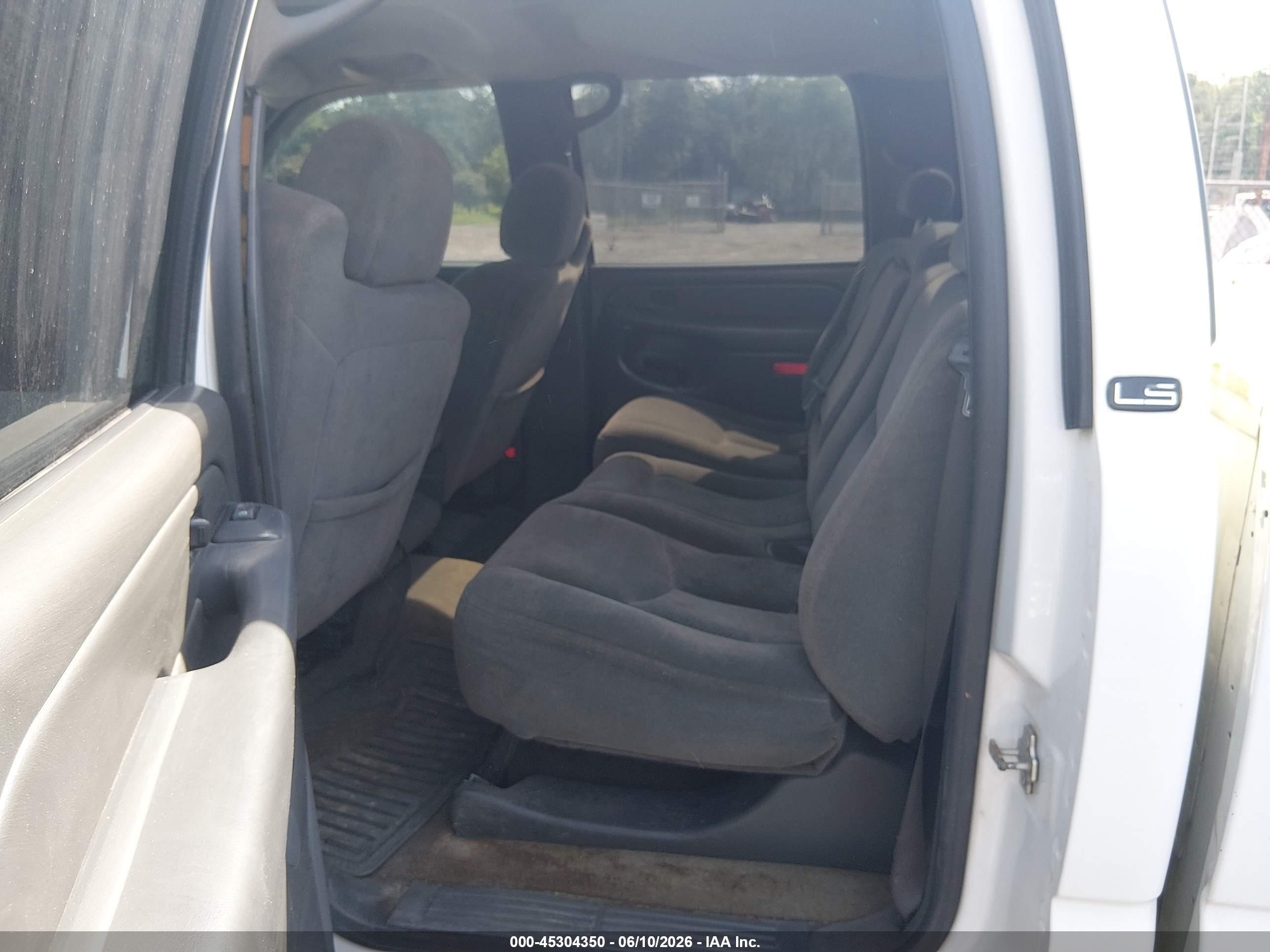 2005 Chevrolet Silverado 2500hd Ls White vin: 1GCHC23U15F823044