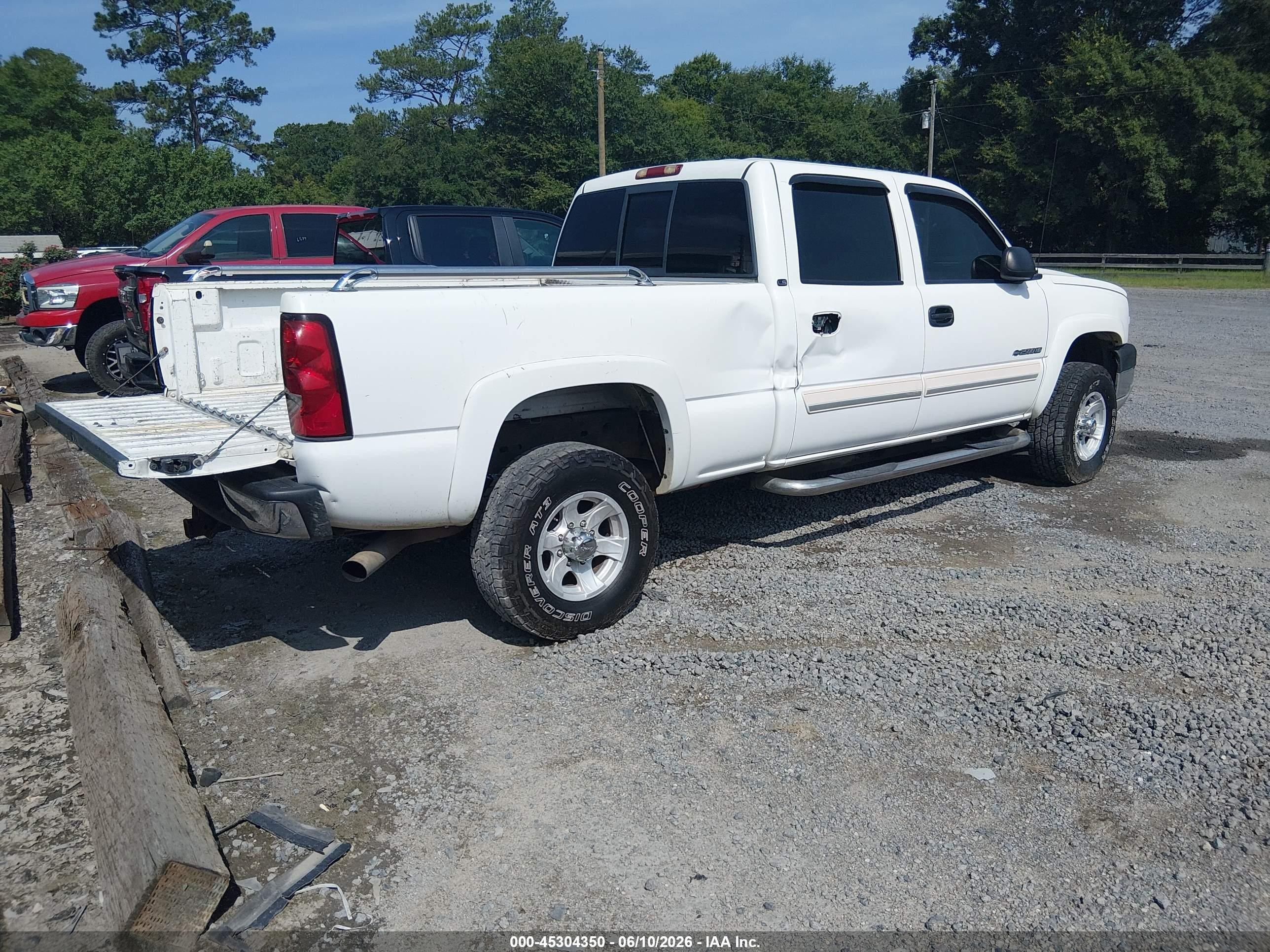 2005 Chevrolet Silverado 2500hd Ls White vin: 1GCHC23U15F823044