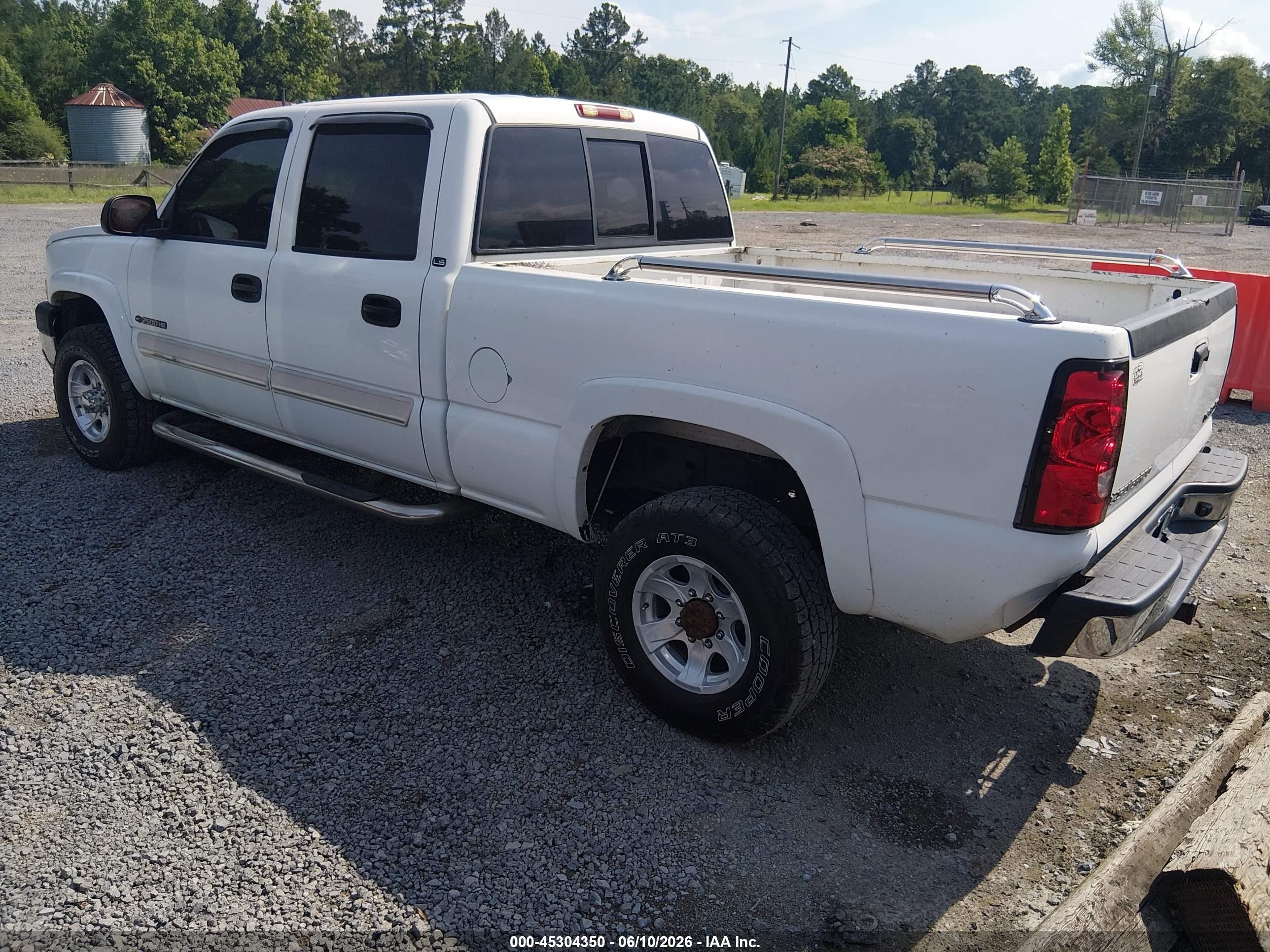 2005 Chevrolet Silverado 2500hd Ls White vin: 1GCHC23U15F823044