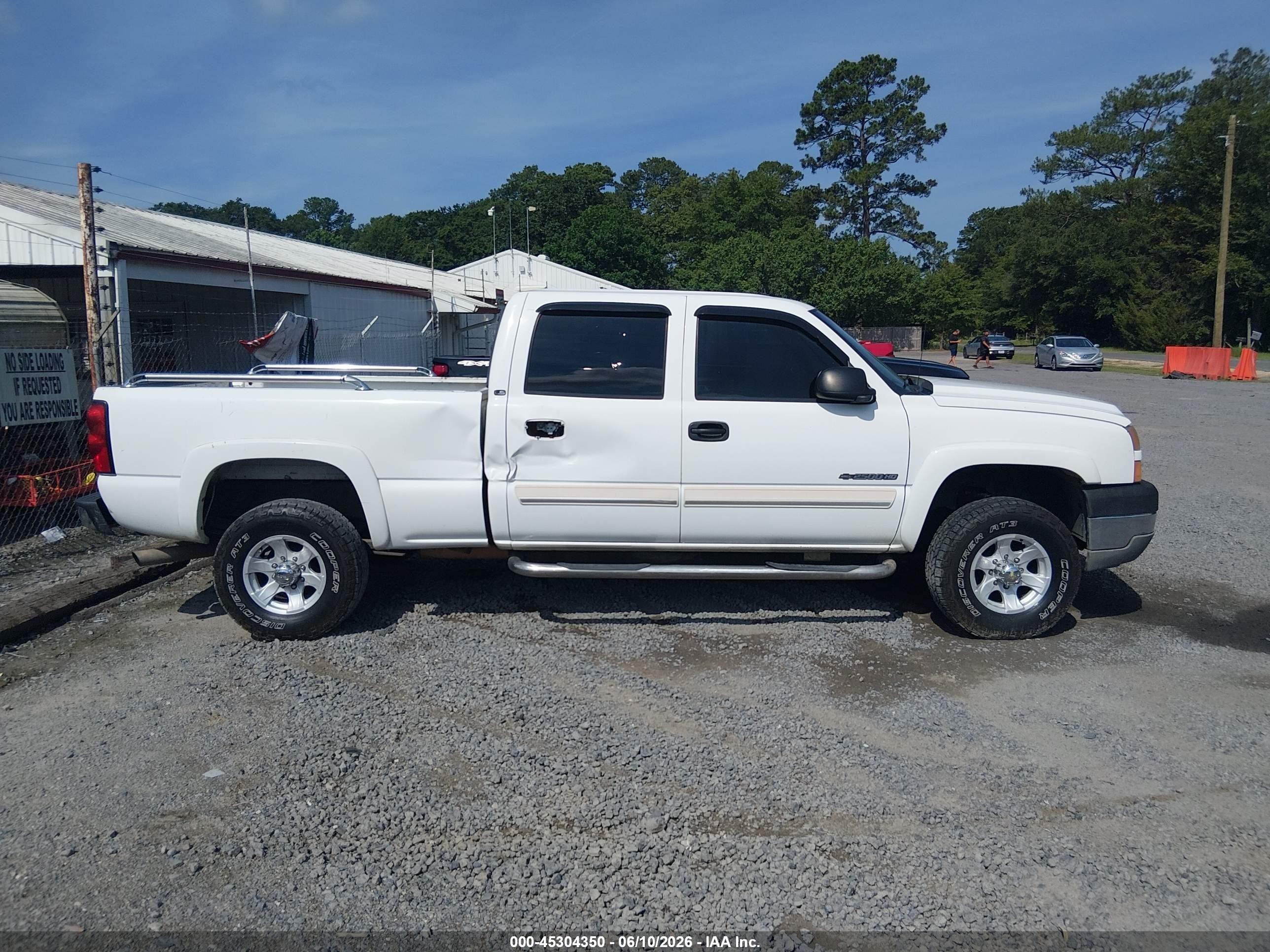 2005 Chevrolet Silverado 2500hd Ls White vin: 1GCHC23U15F823044