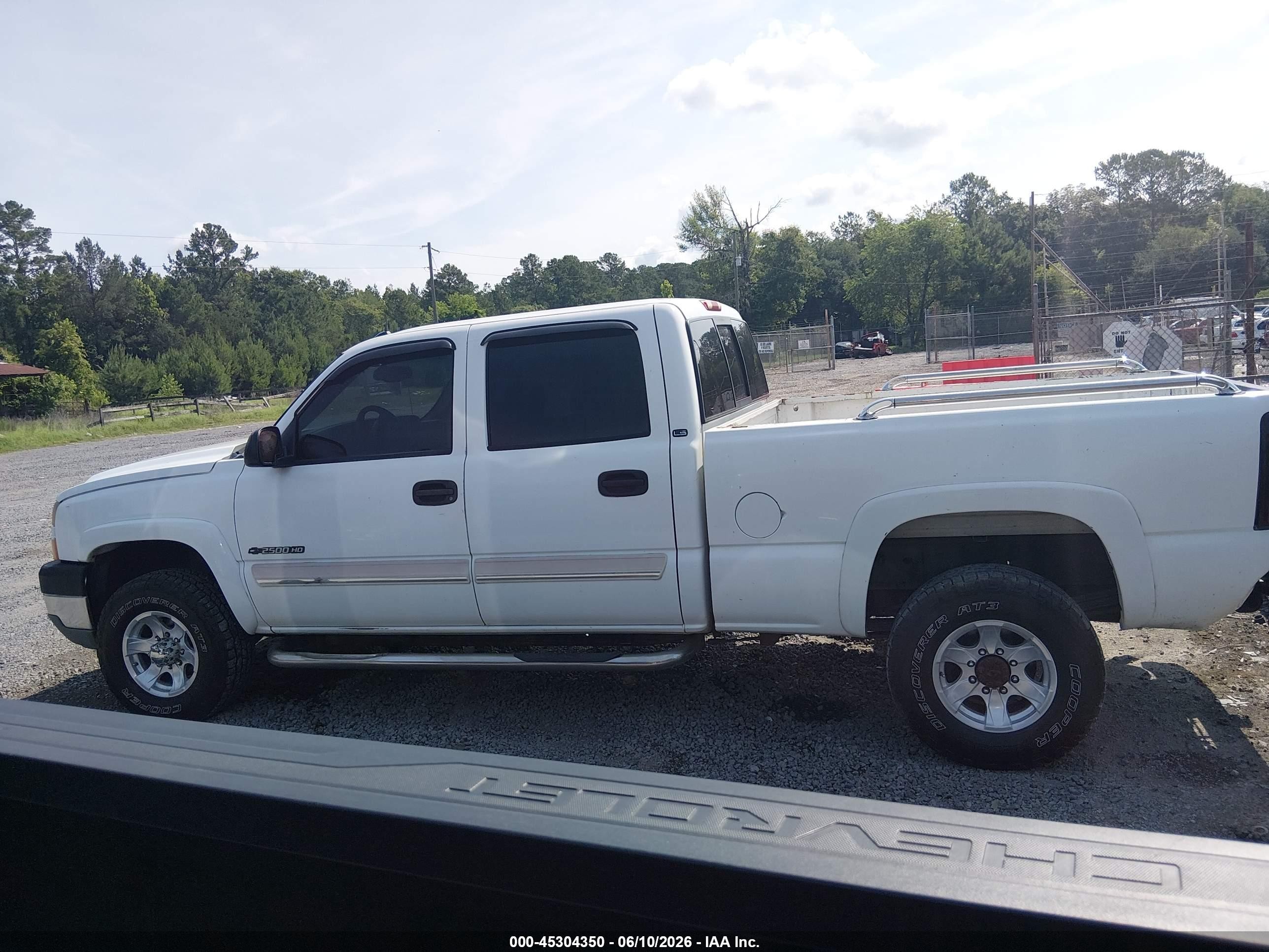 2005 Chevrolet Silverado 2500hd Ls White vin: 1GCHC23U15F823044
