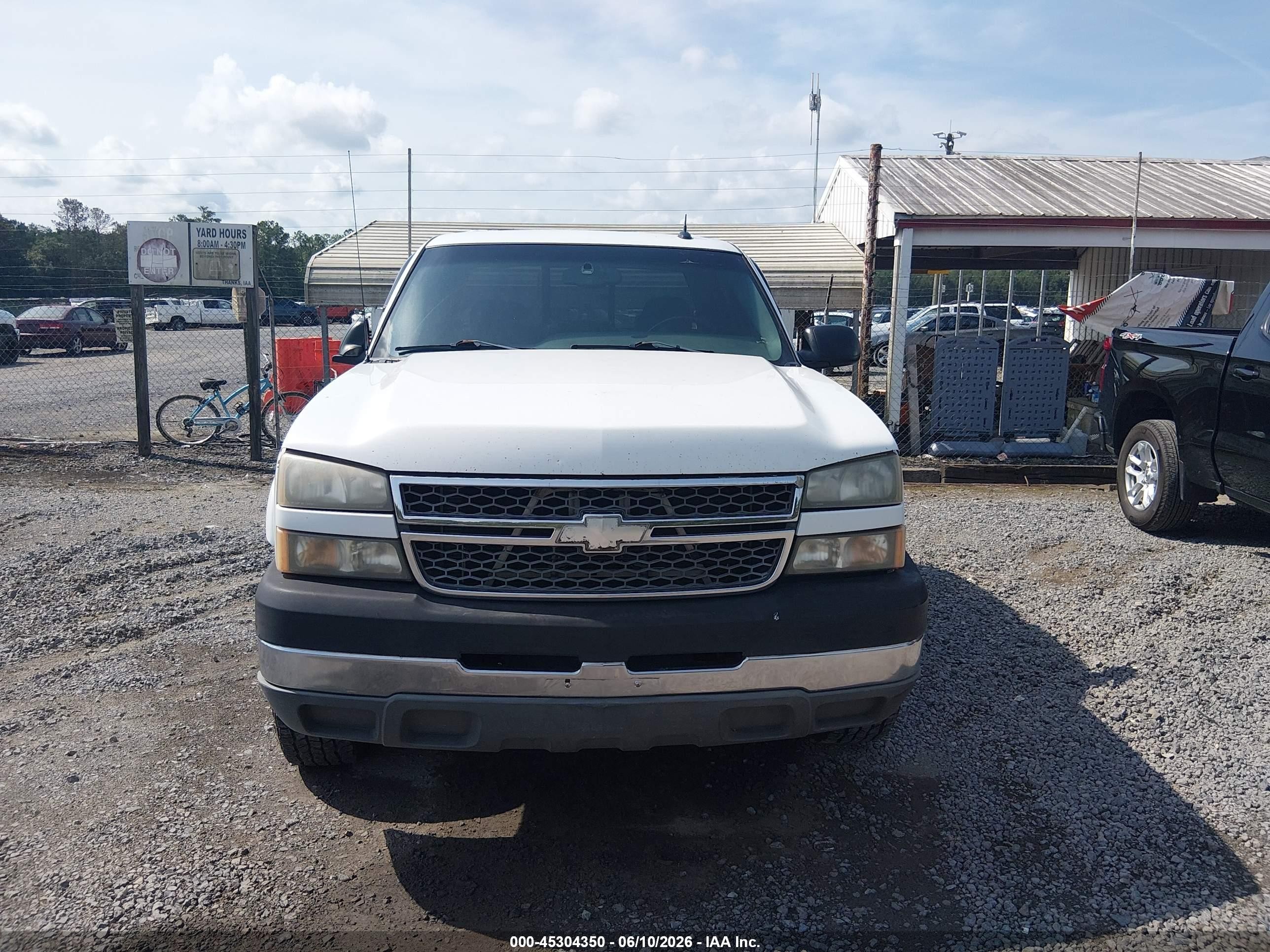 2005 Chevrolet Silverado 2500hd Ls White vin: 1GCHC23U15F823044