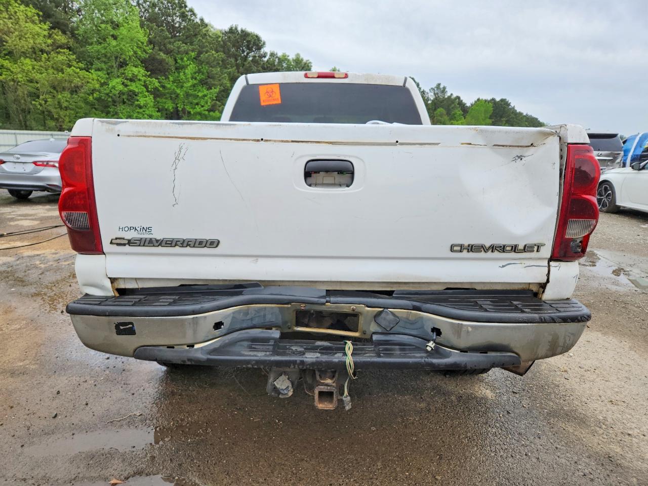 2003 Chevrolet Silverado C2500 Heavy Duty White vin: 1GCHC23U23F258932